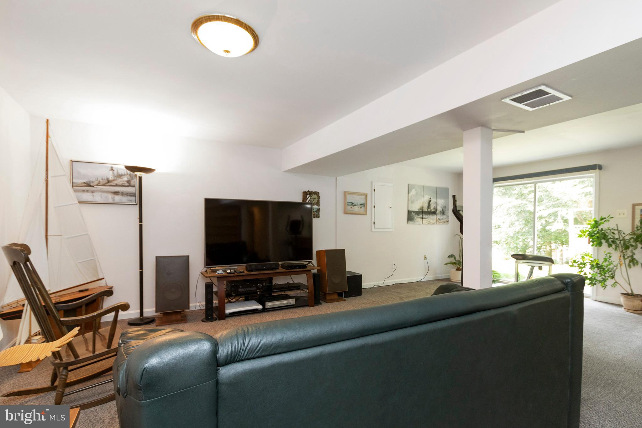 HAMPTON OAKS - Residential