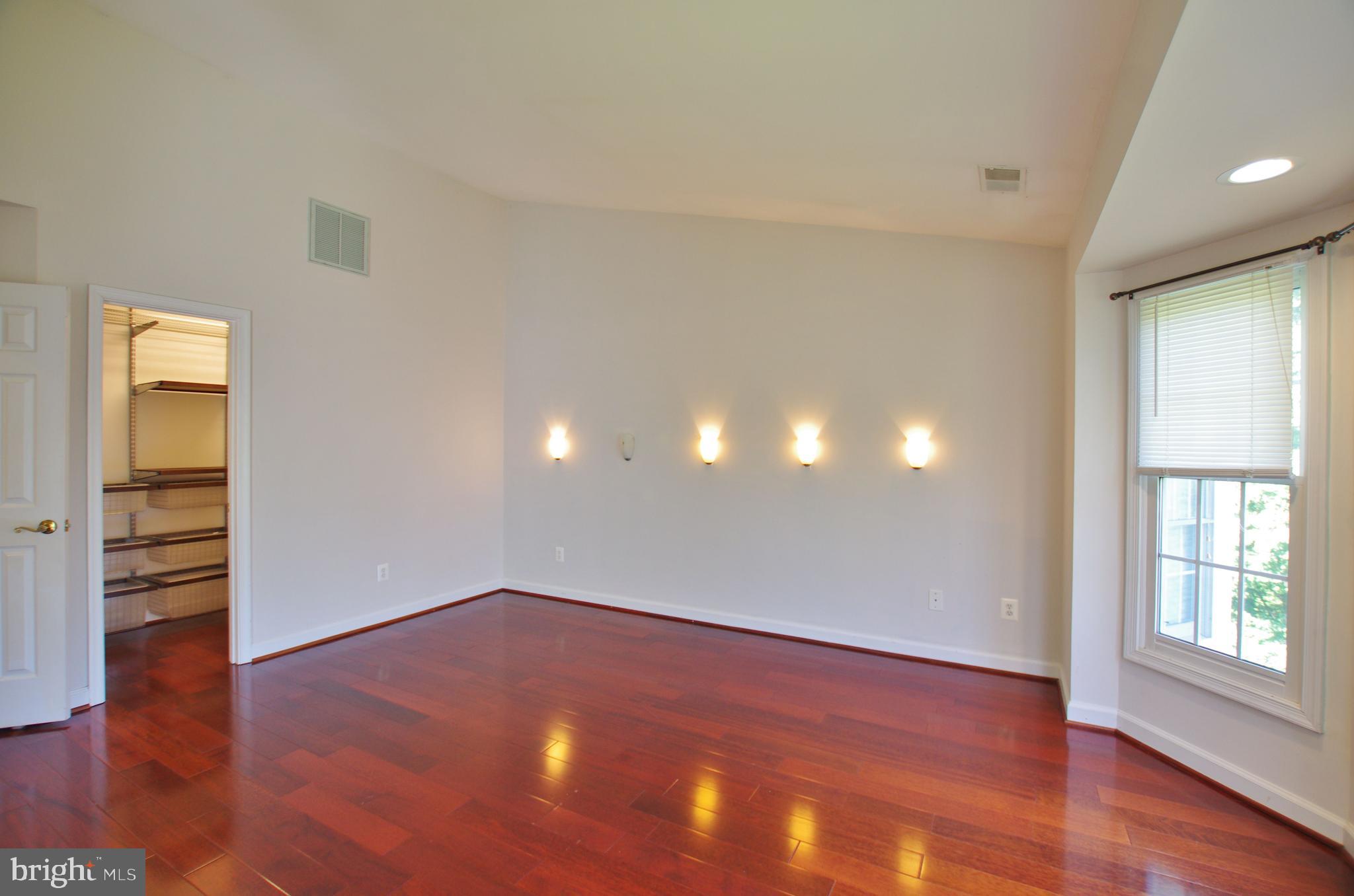 TYSONS VILLAGE - Residential Lease