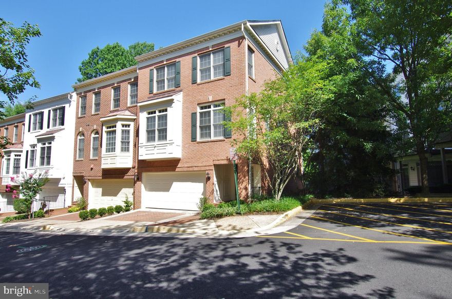 Bright, sunny, and beautifully remodeled floor plan.  Gourmet kitchen, granite counter top, breakfast bar, stainless steel appliances, 5-burners cooktop, built-in microwave, and double ovens,  Open concept dual level living-dining combo, with gas fireplace and walk-out to deck. Master bath has large soaking tub with separate shower, dual vanity. Large walk-in closet in the master bedroom. Washer/dryer upstairs. Very convenient location next to shops, restaurants, and Metro station.  Quiet community surrounded by parkland. Pool and club house in HOA.