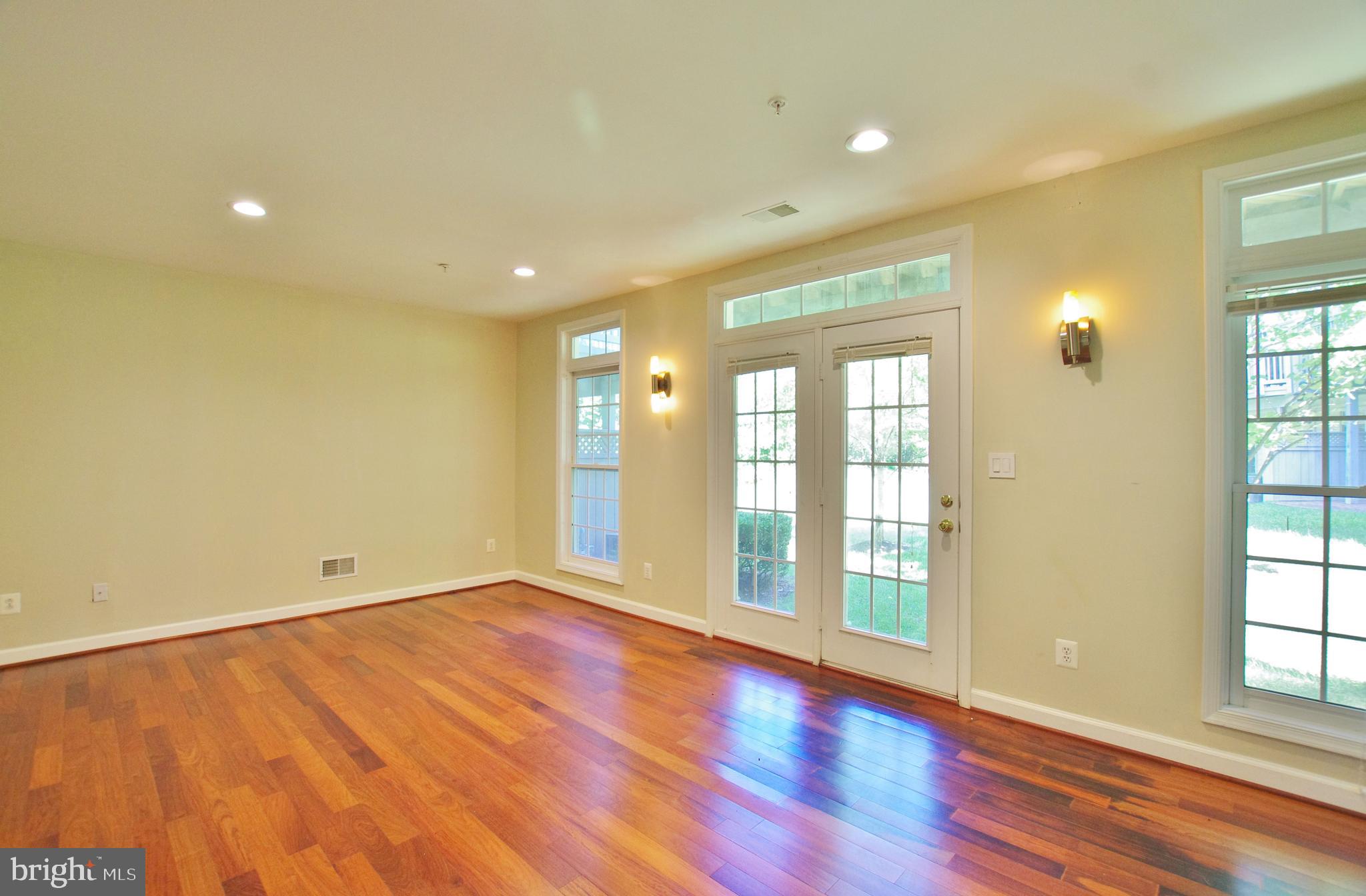 TYSONS VILLAGE - Residential Lease