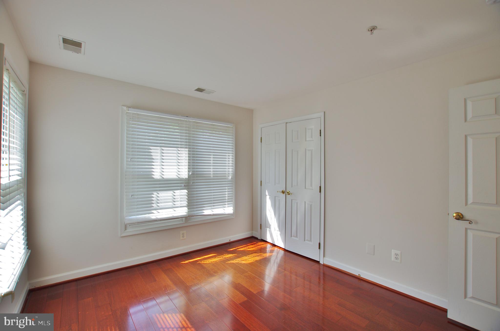 TYSONS VILLAGE - Residential Lease