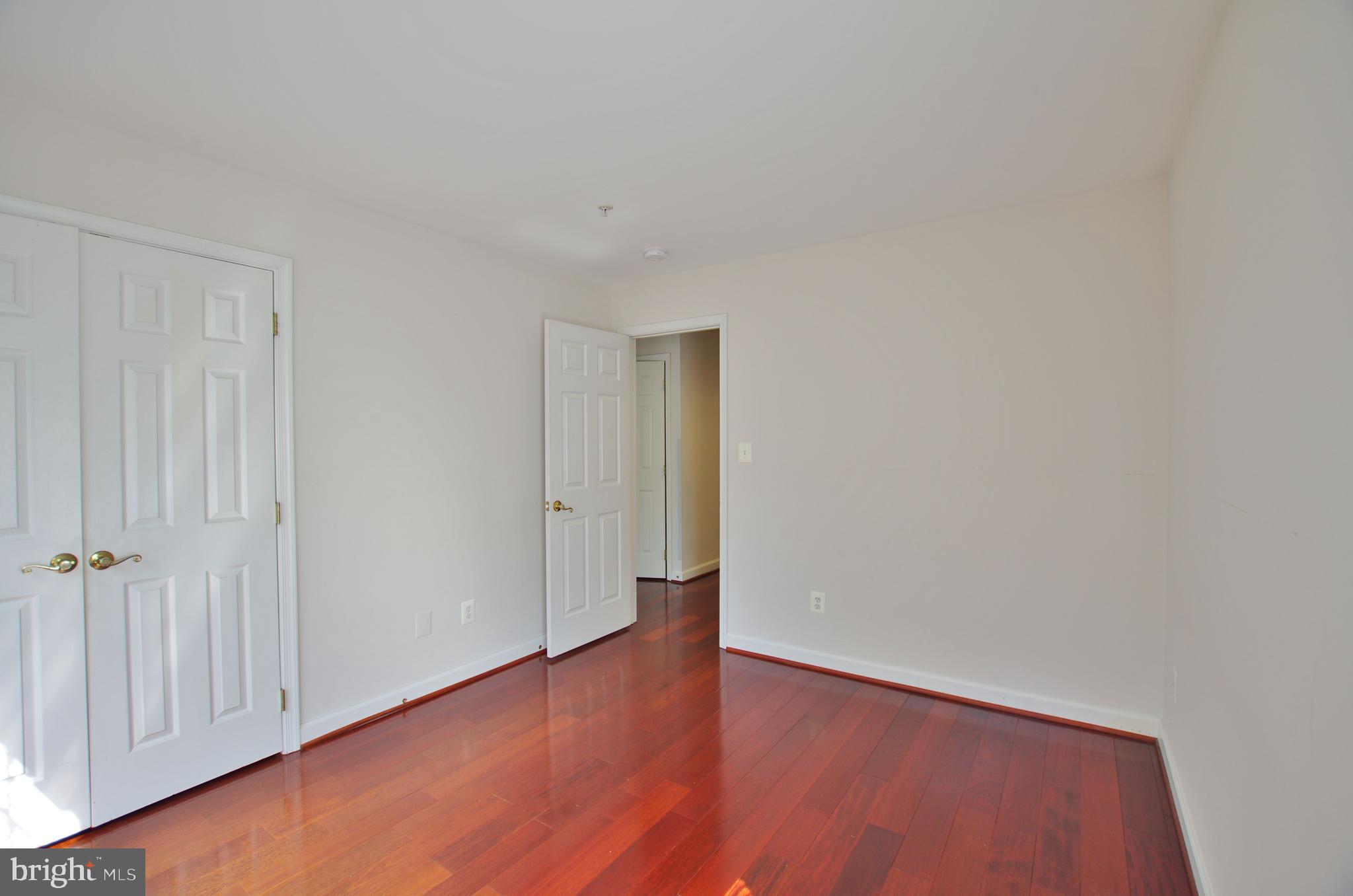 TYSONS VILLAGE - Residential Lease