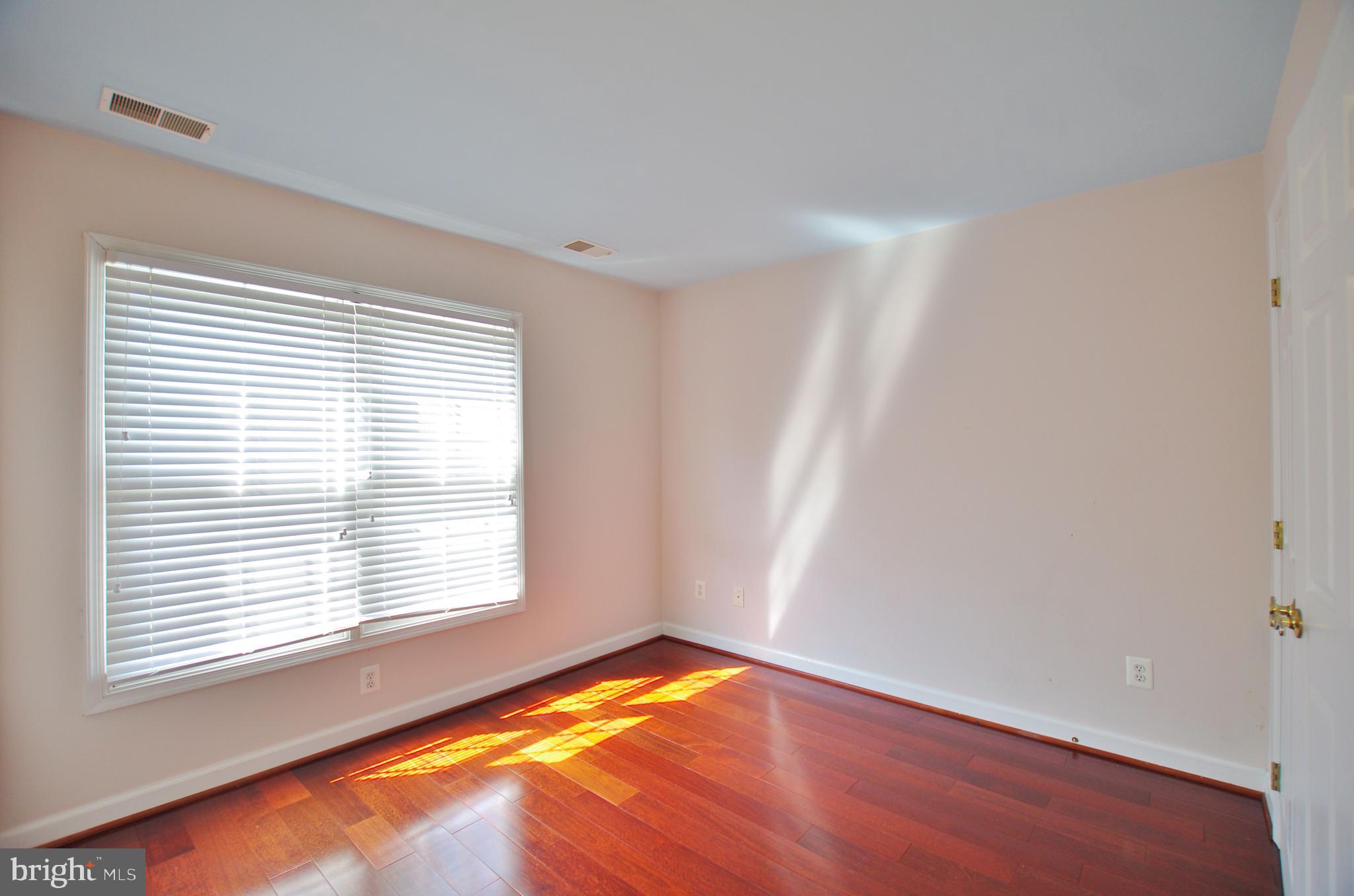 TYSONS VILLAGE - Residential Lease