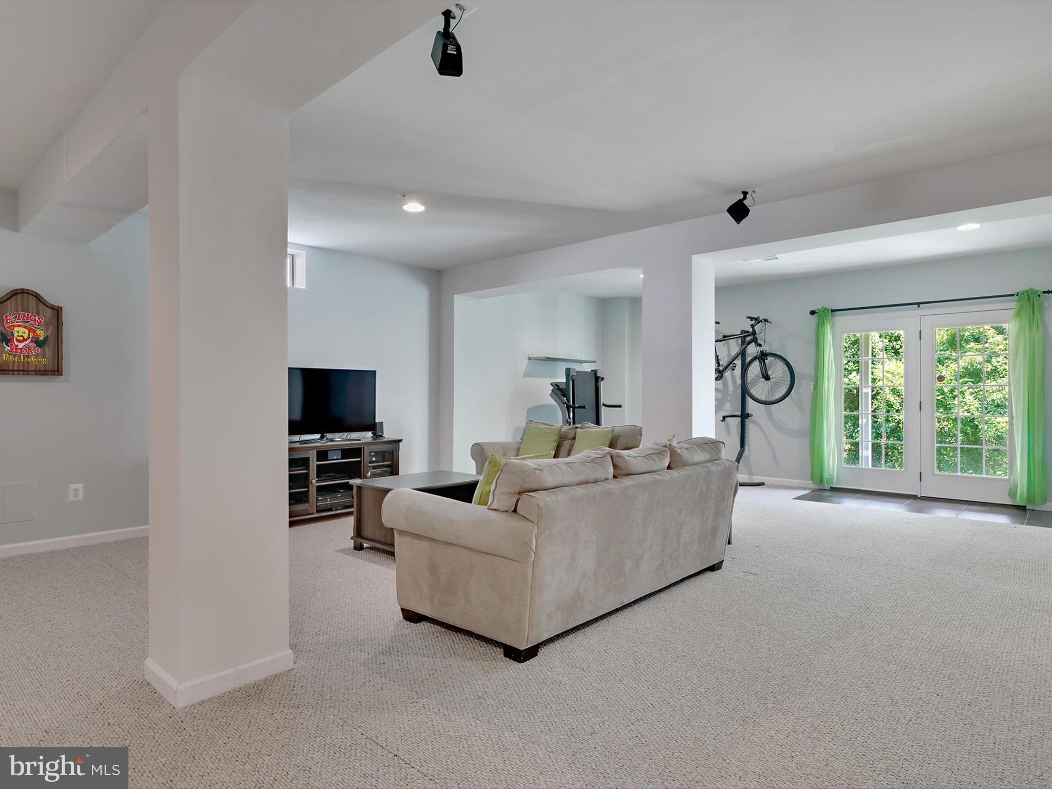 MARLBORO RIDGE - Residential