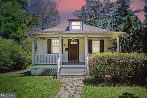 Photo of 3819 Calvert Place, Kensington, MD 20895 (MLS # MDMC2139564) Photo of 3819 Calvert Place, Kensington, MD 20895 (MLS # MDMC2139564)