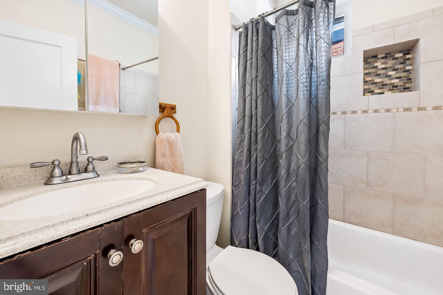 CHARLES VILLAGE - Residential Lease