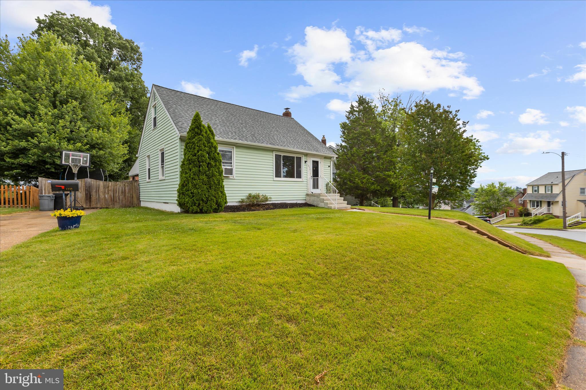 1238 OAKLAND TERRACE RD