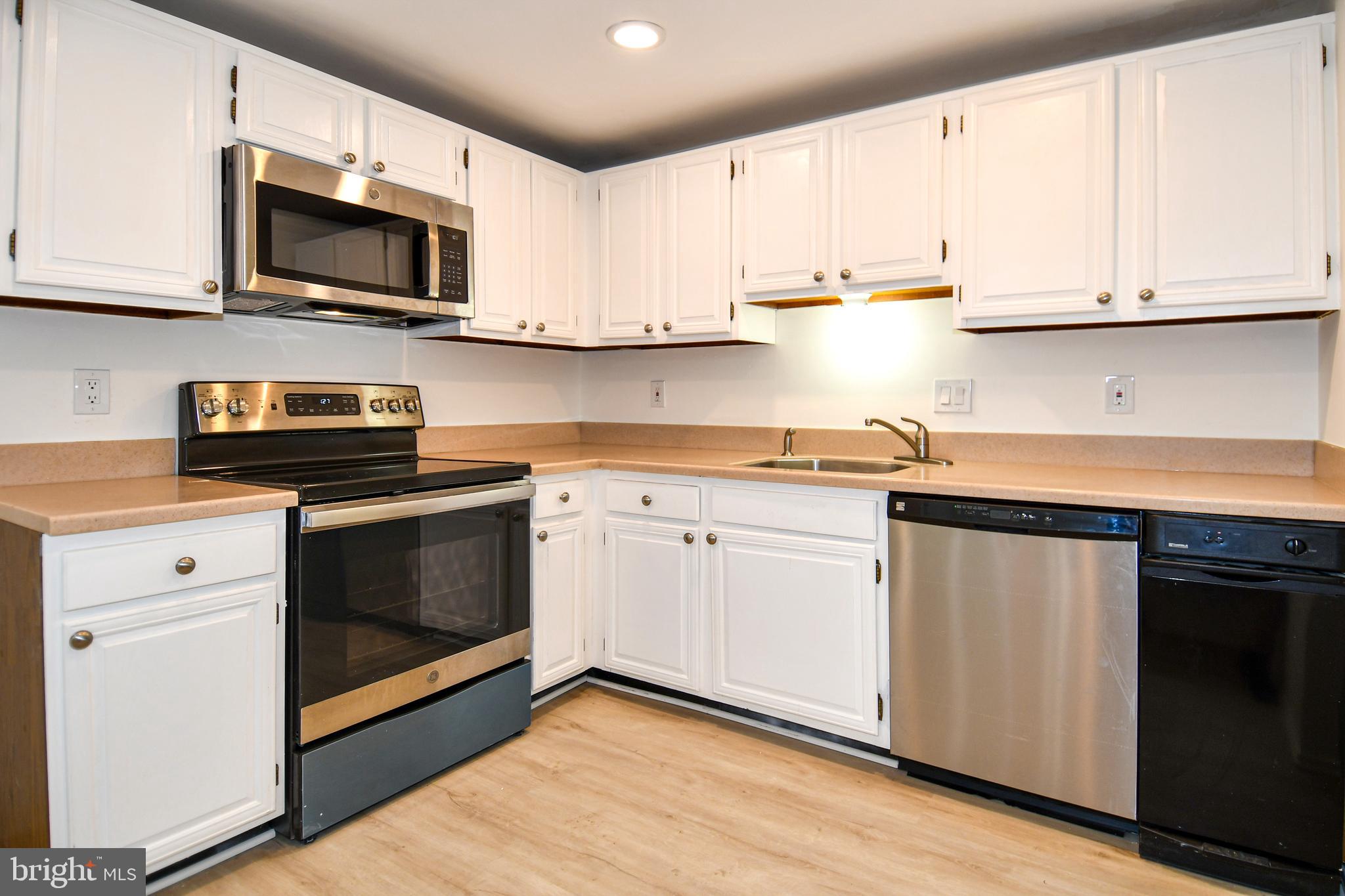 CENTER COURT - Residential