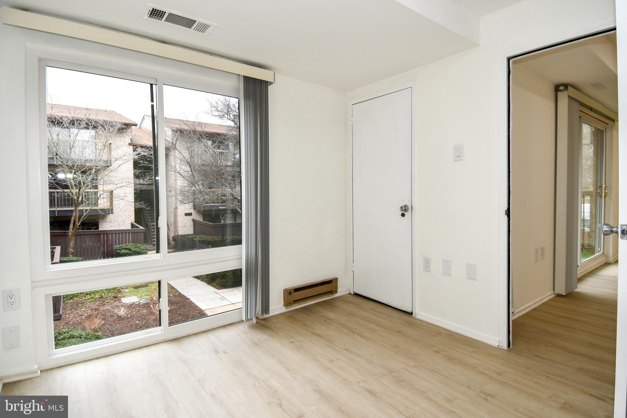 CENTER COURT - Residential