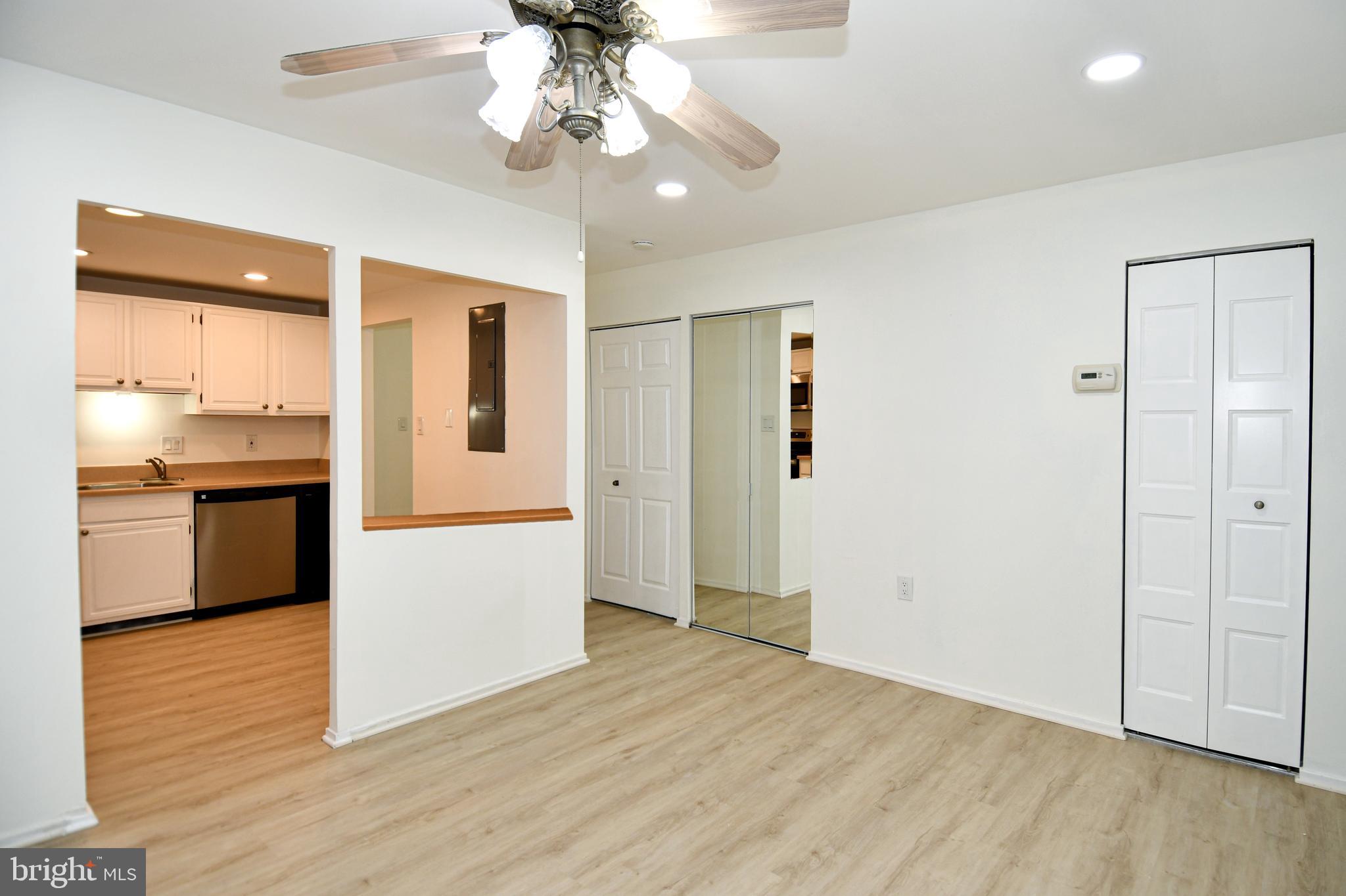 CENTER COURT - Residential