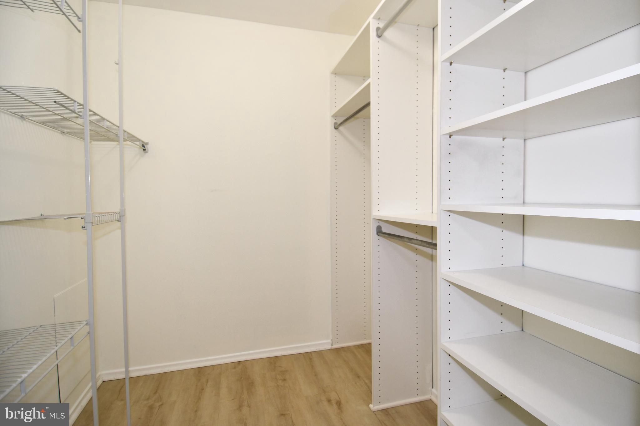 CENTER COURT - Residential