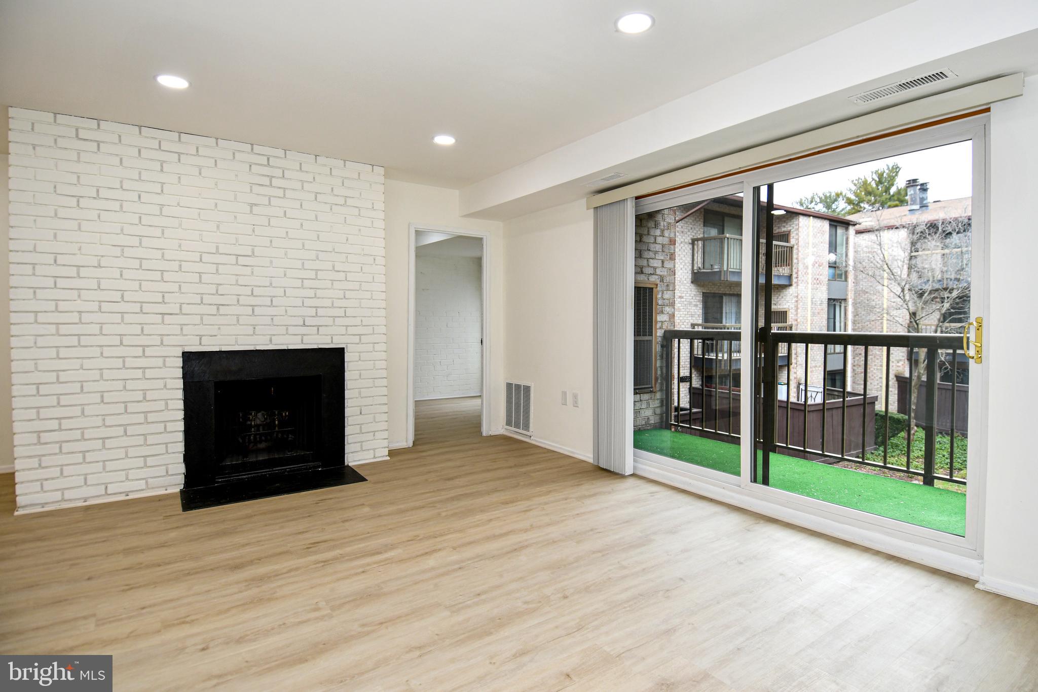 CENTER COURT - Residential