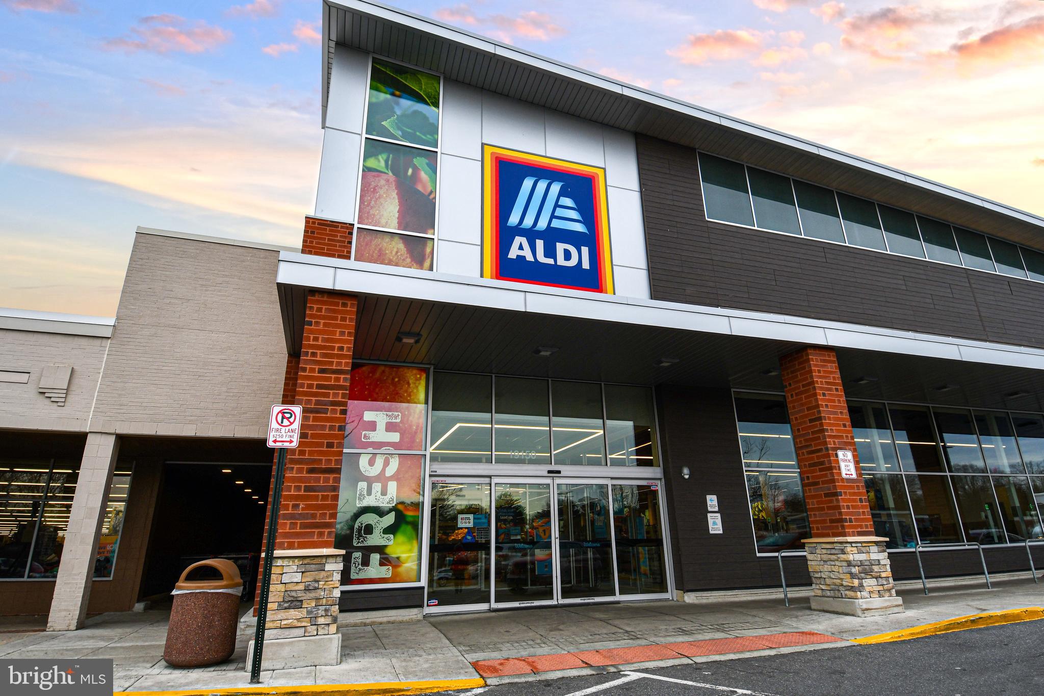 CENTER COURT - Residential