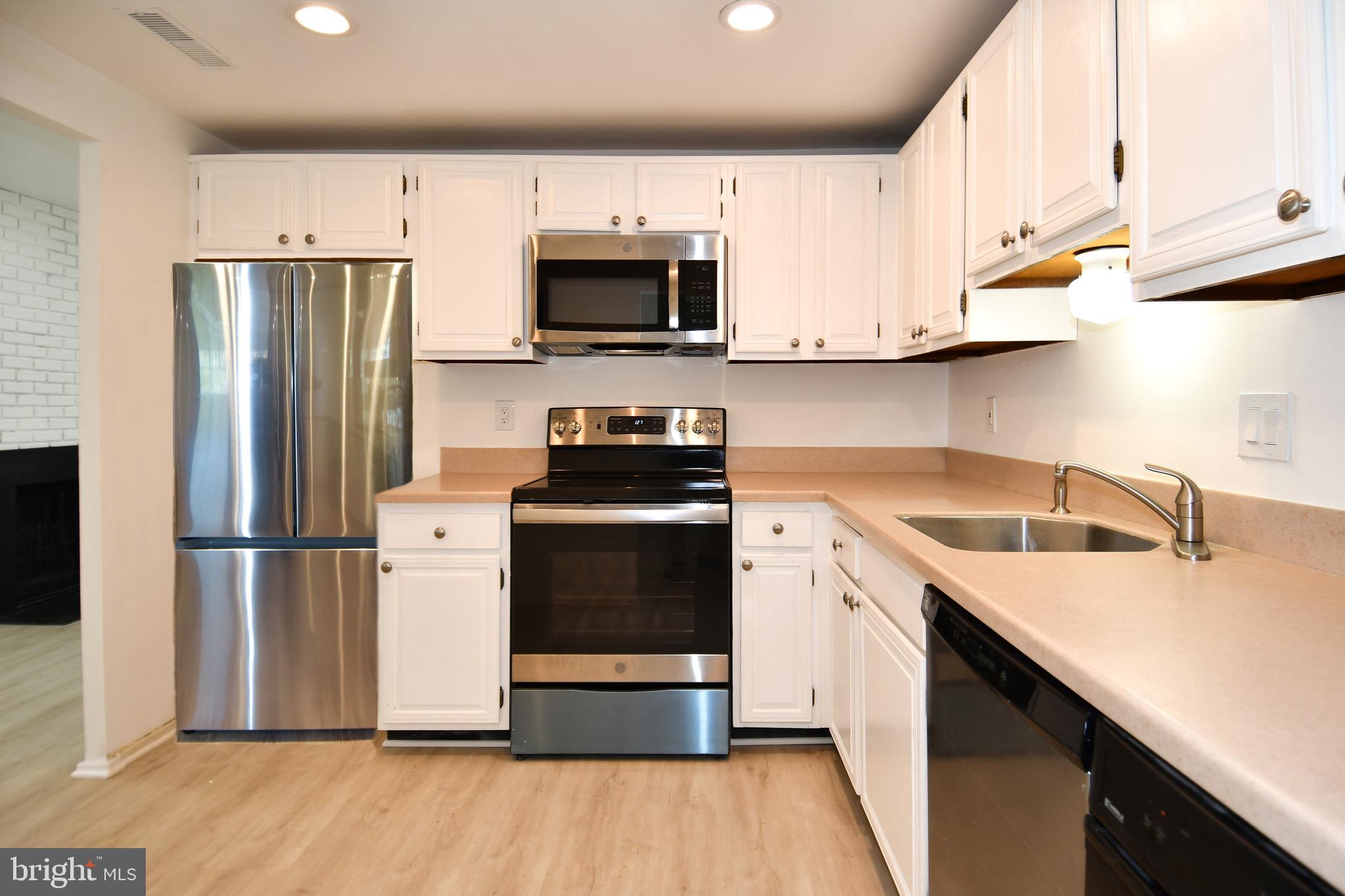 CENTER COURT - Residential