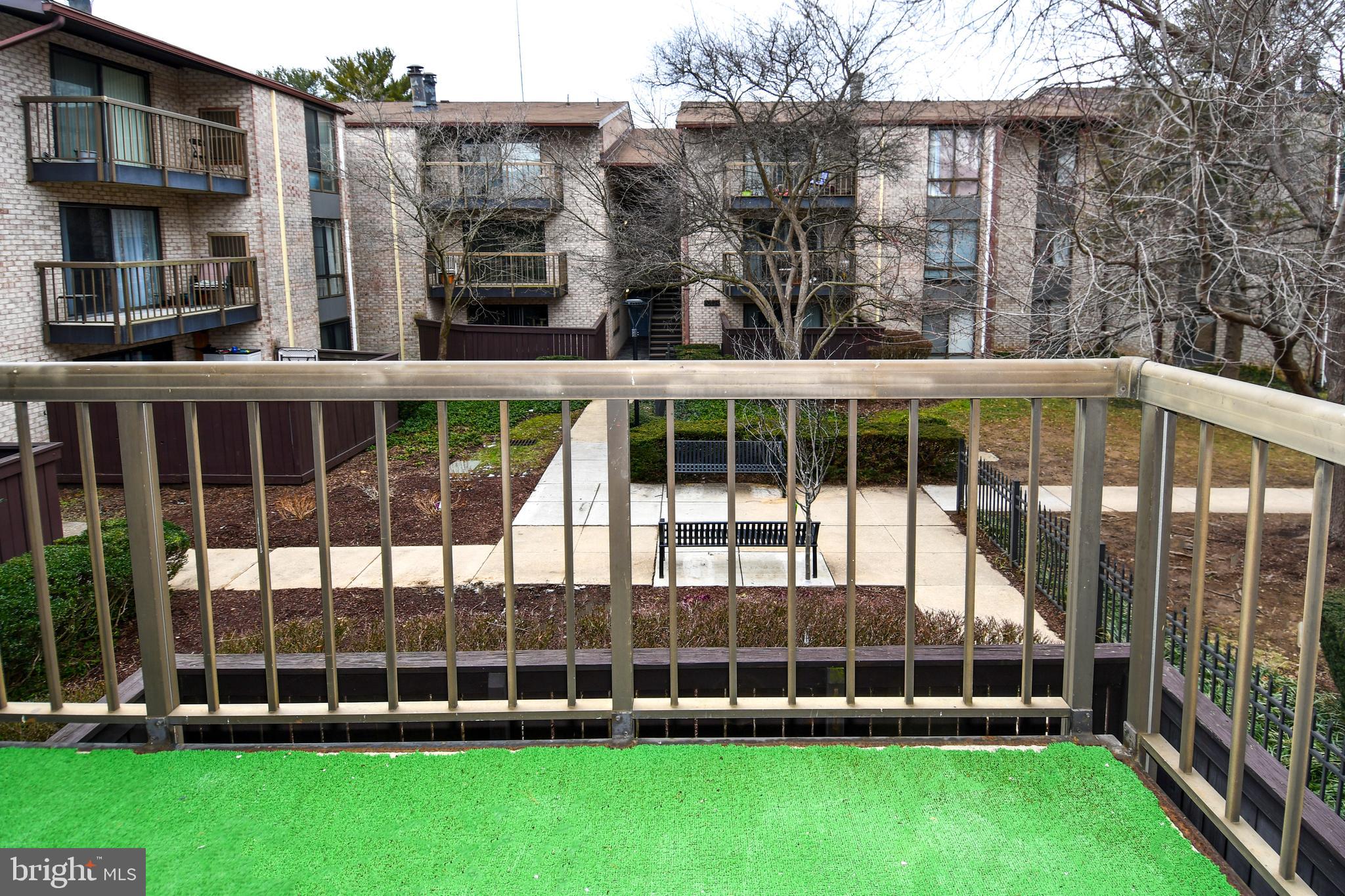 CENTER COURT - Residential