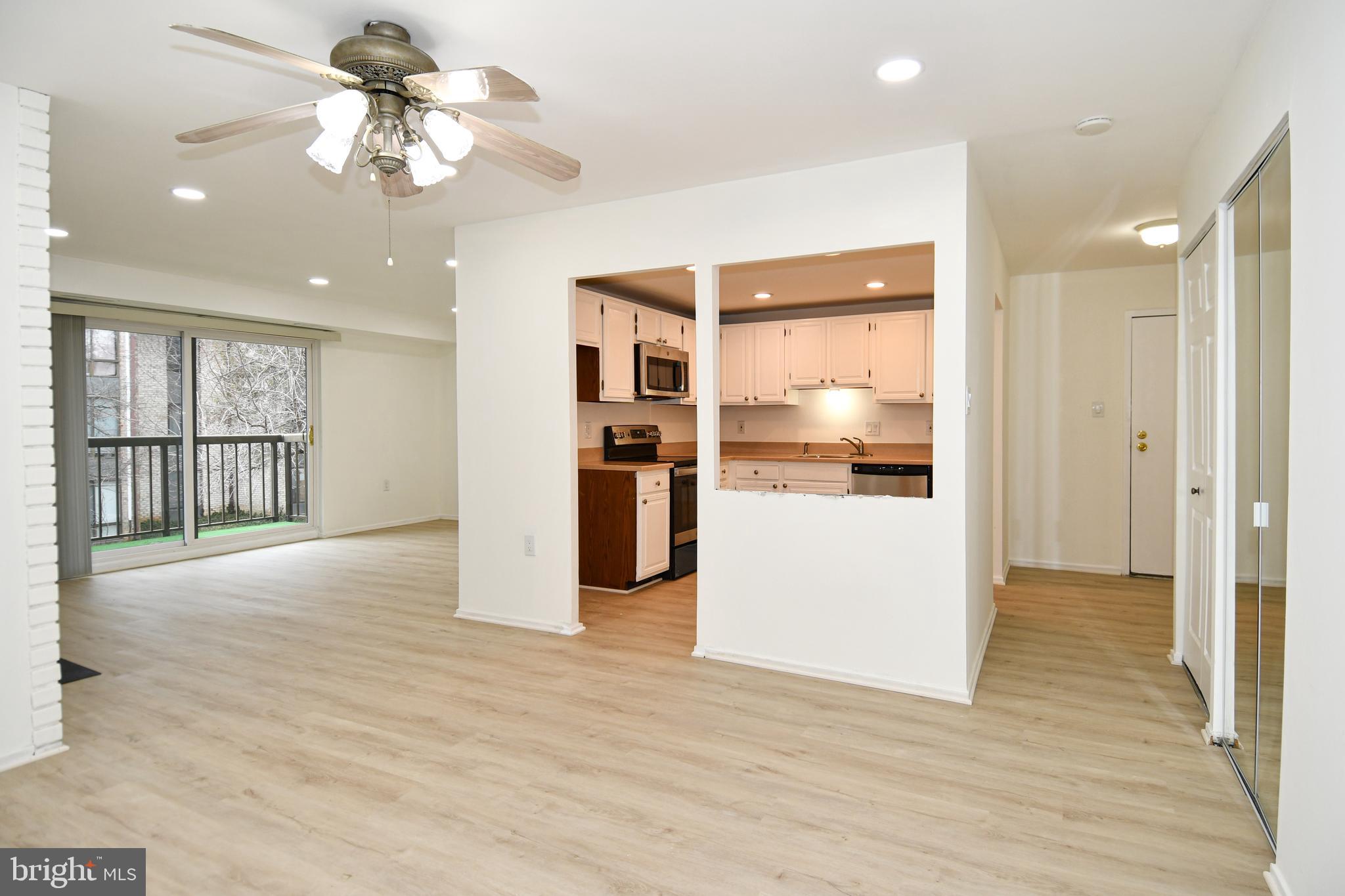 CENTER COURT - Residential