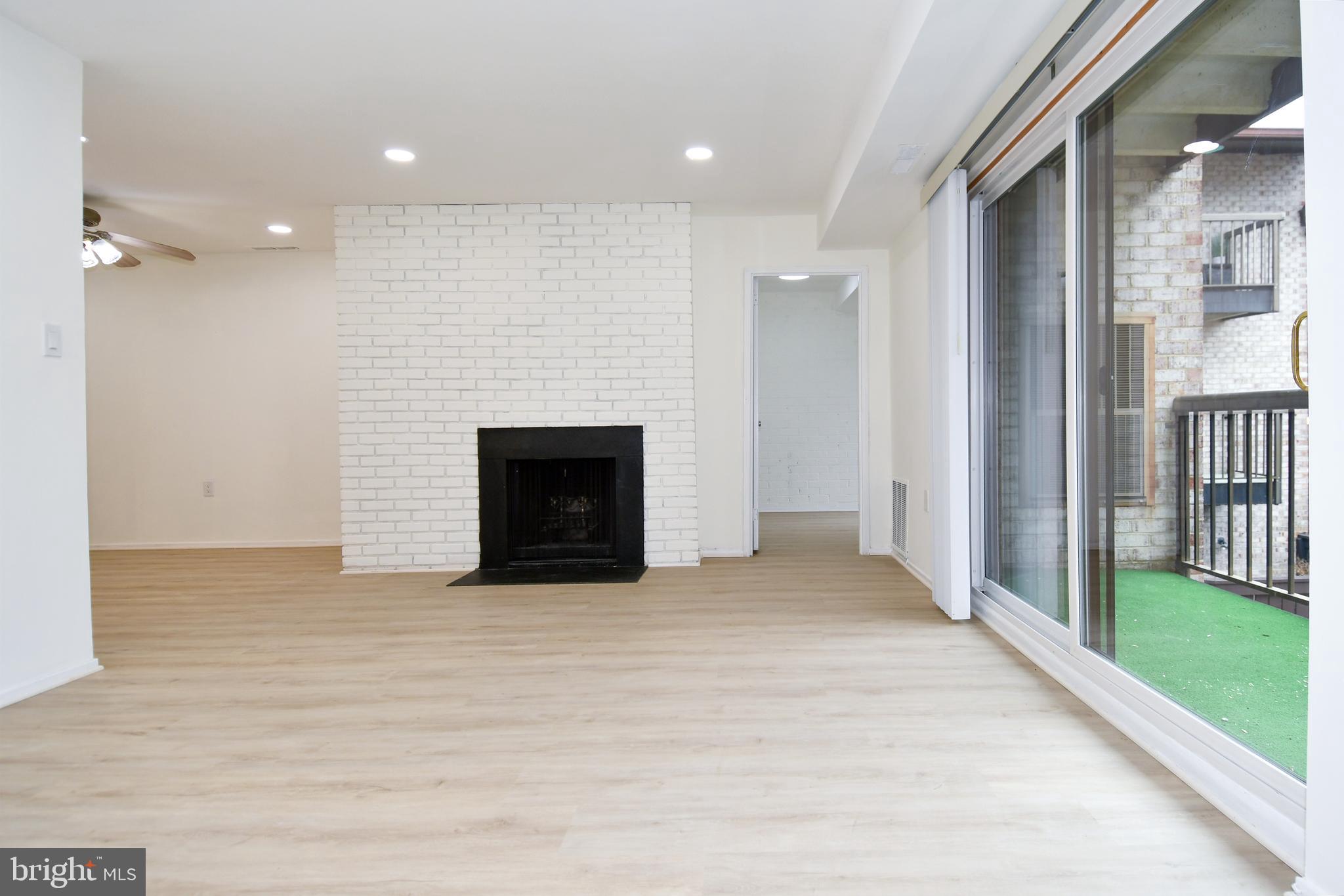 CENTER COURT - Residential