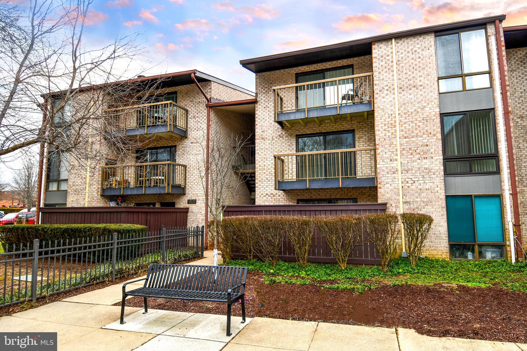 CENTER COURT - Residential