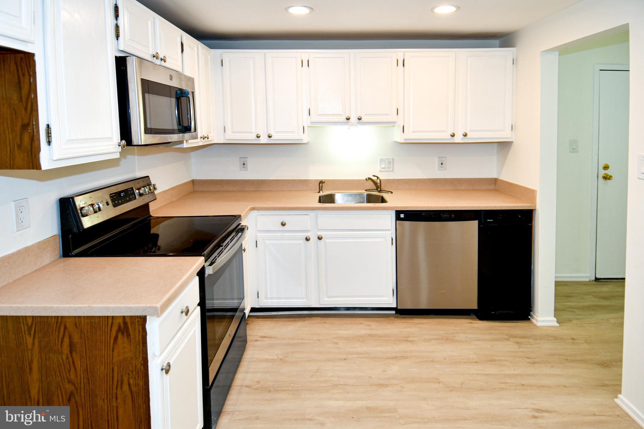 CENTER COURT - Residential