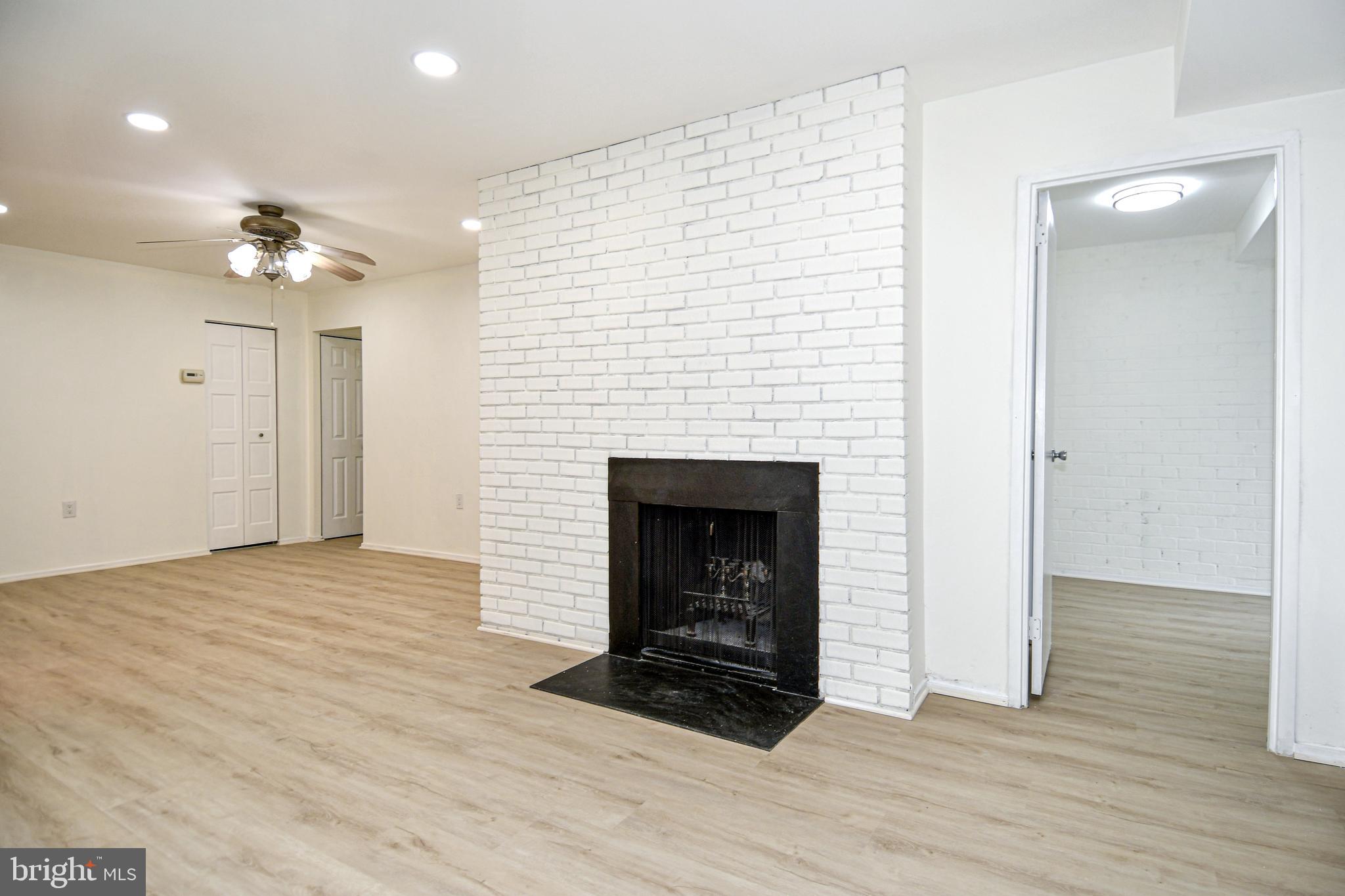 CENTER COURT - Residential