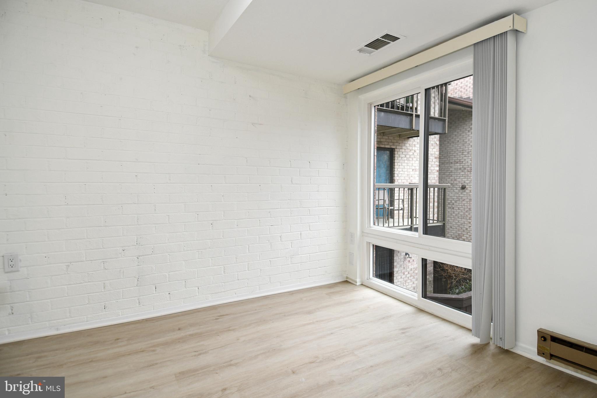 CENTER COURT - Residential