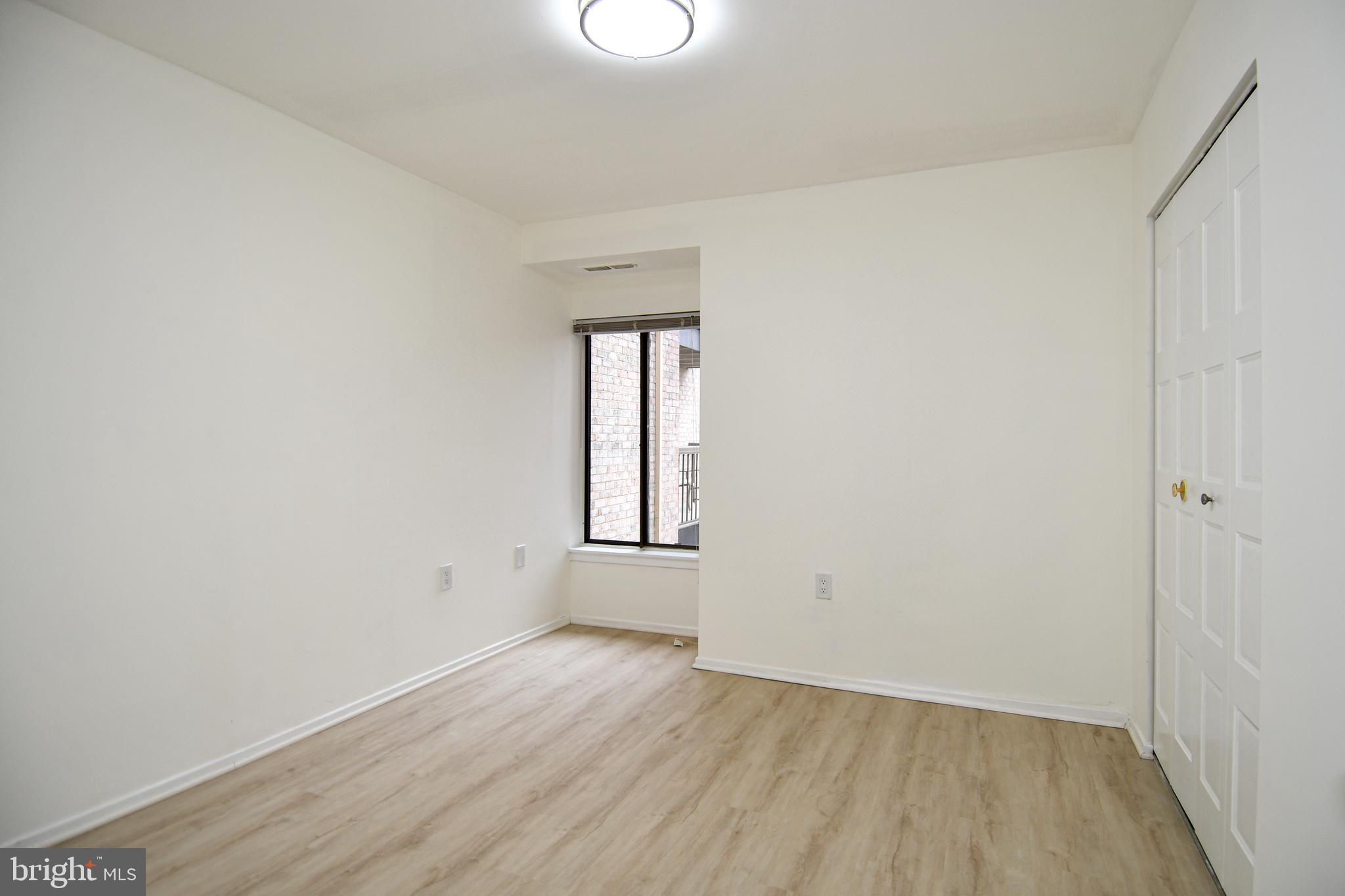 CENTER COURT - Residential