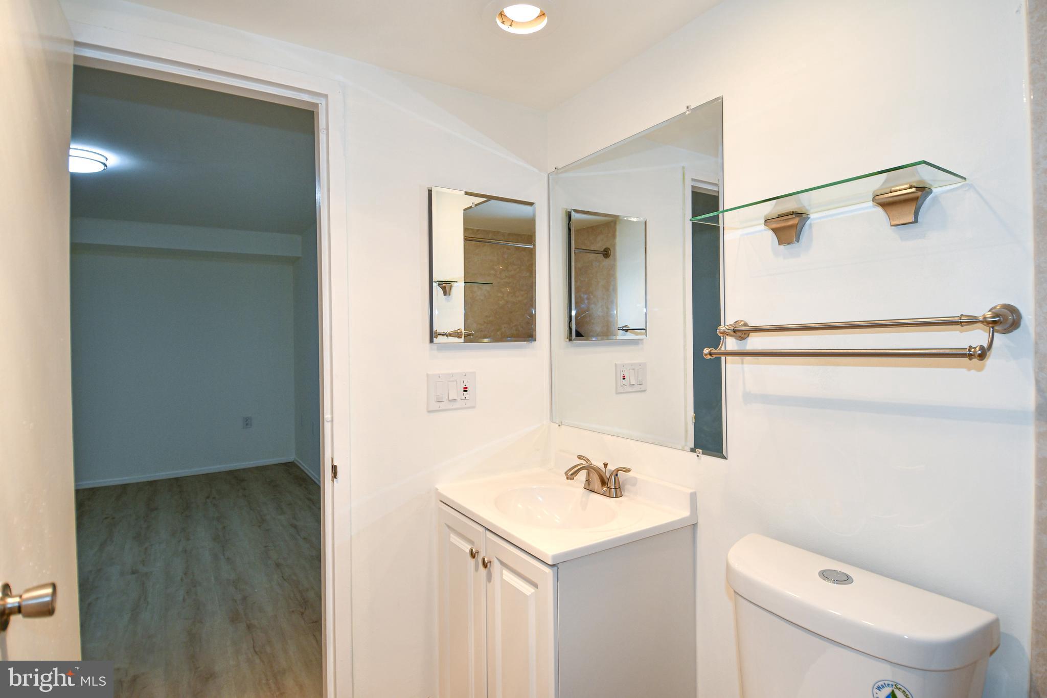 CENTER COURT - Residential