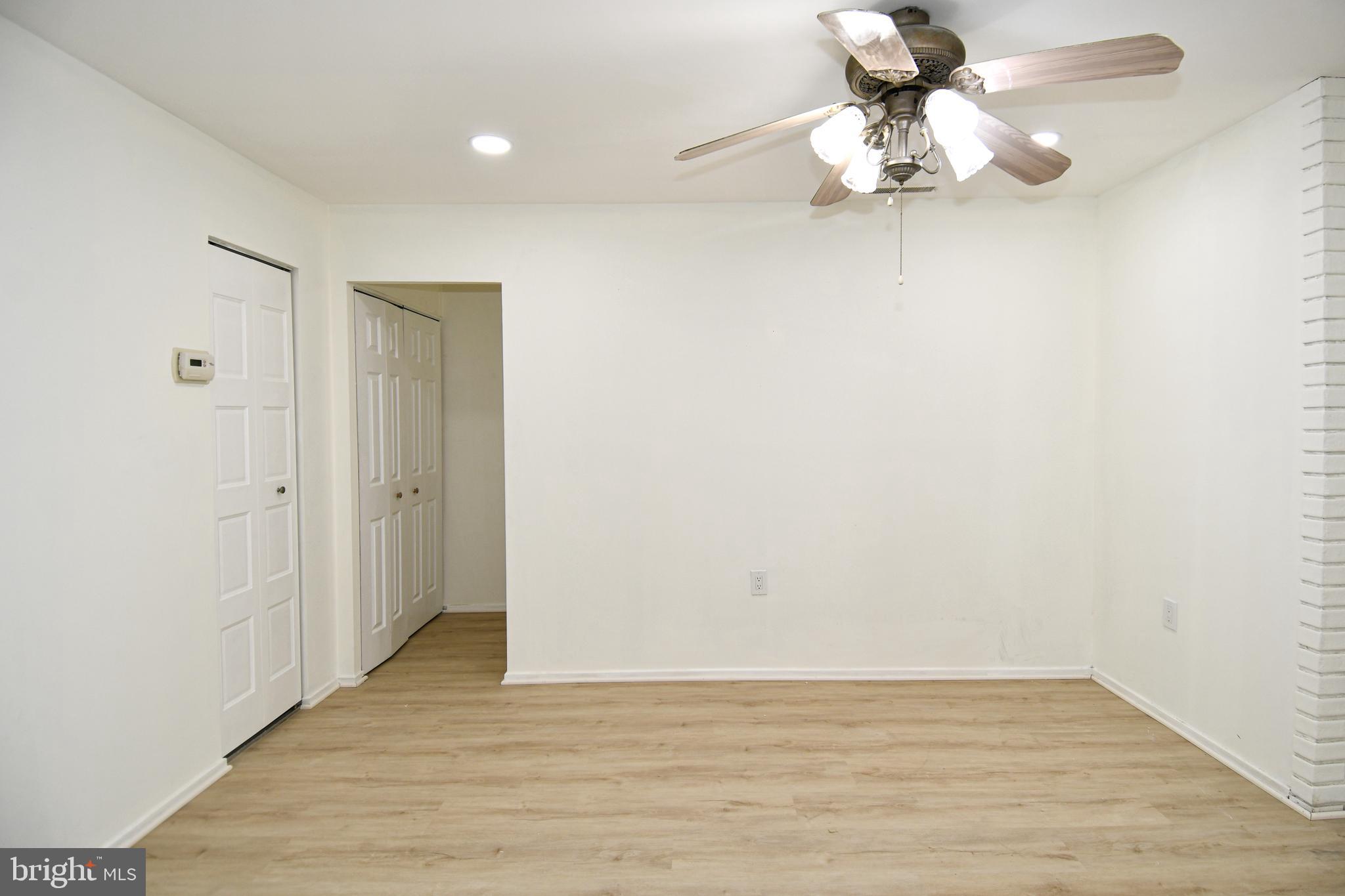 CENTER COURT - Residential