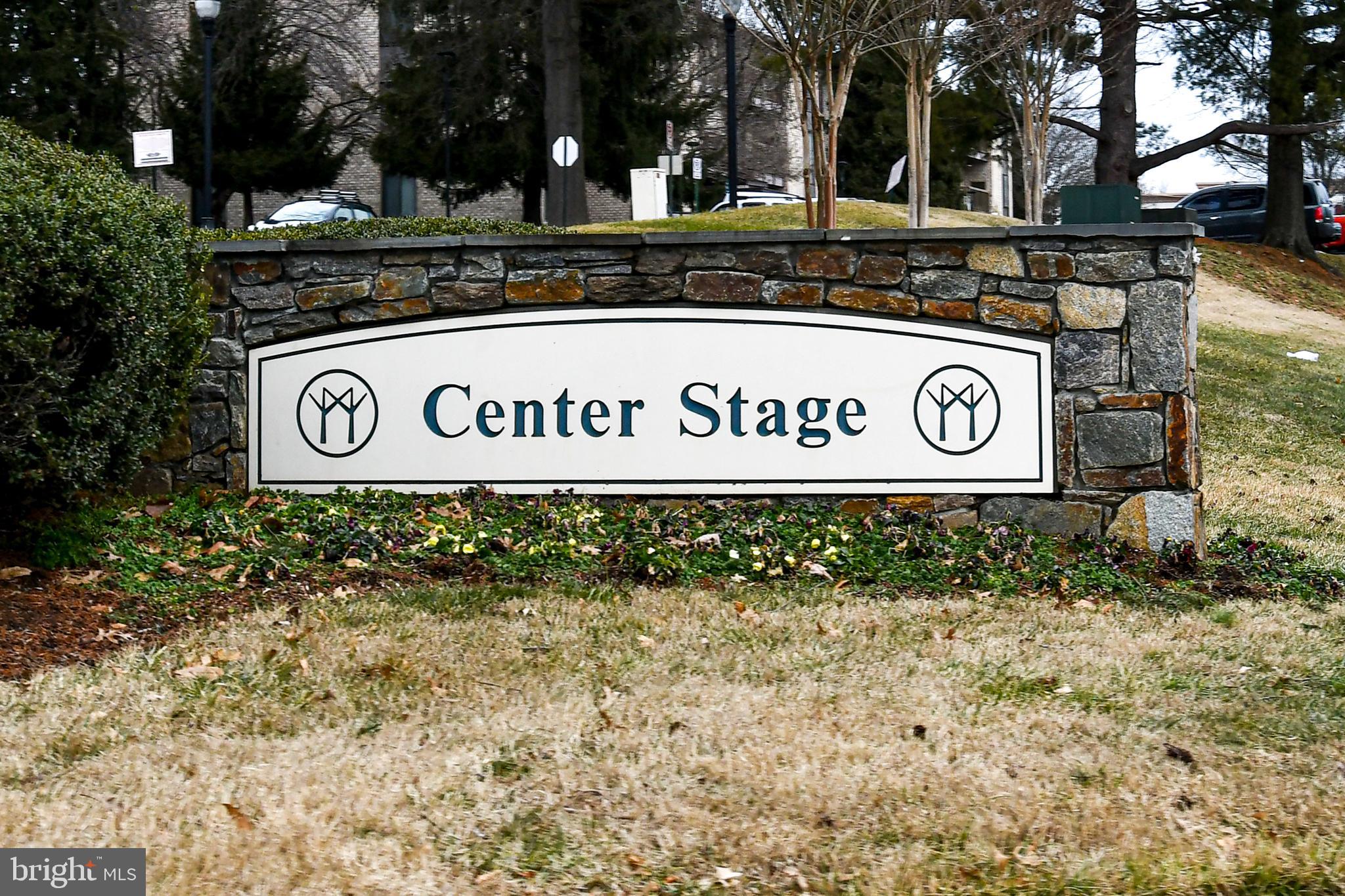 CENTER COURT - Residential