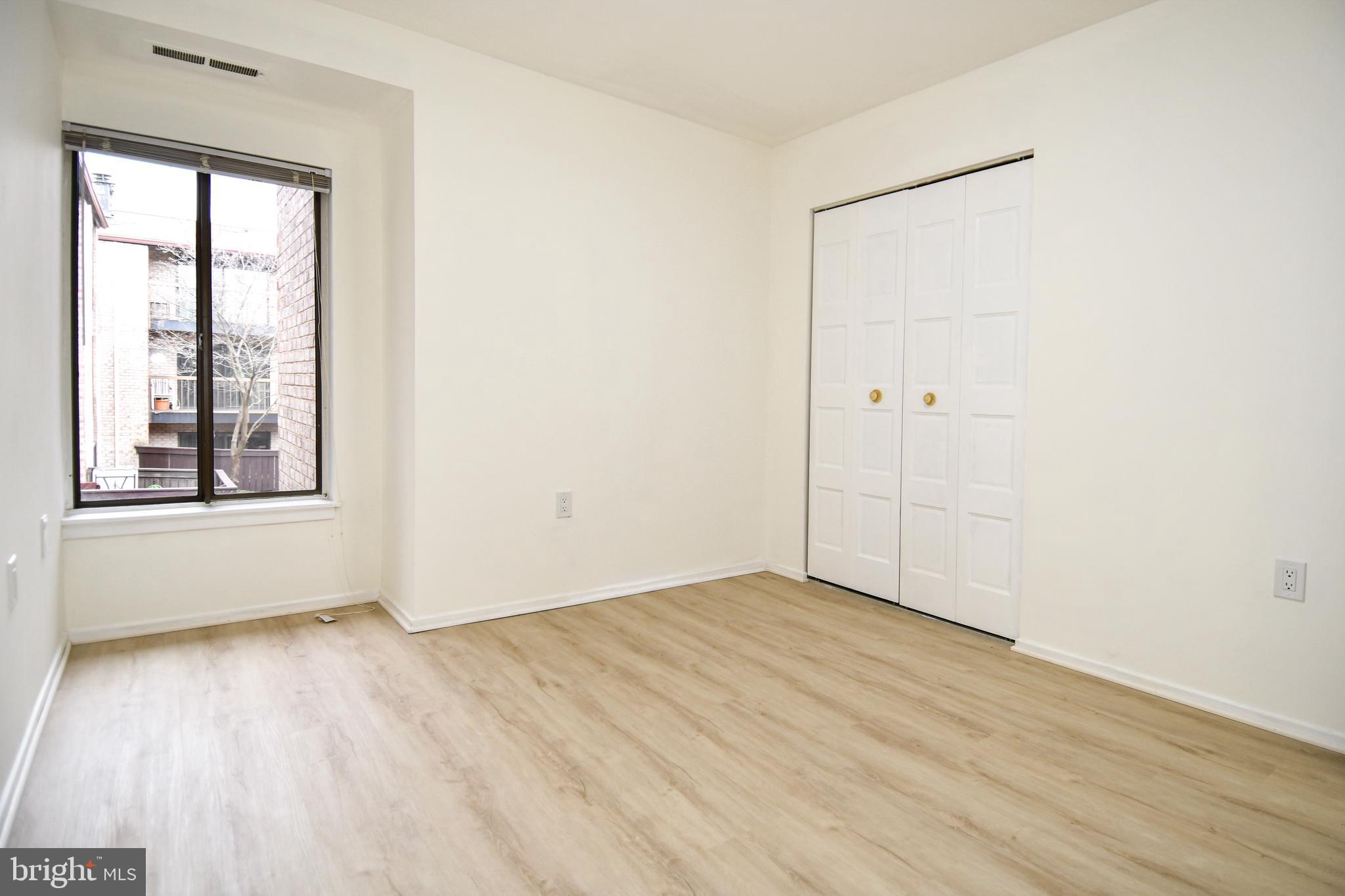 CENTER COURT - Residential