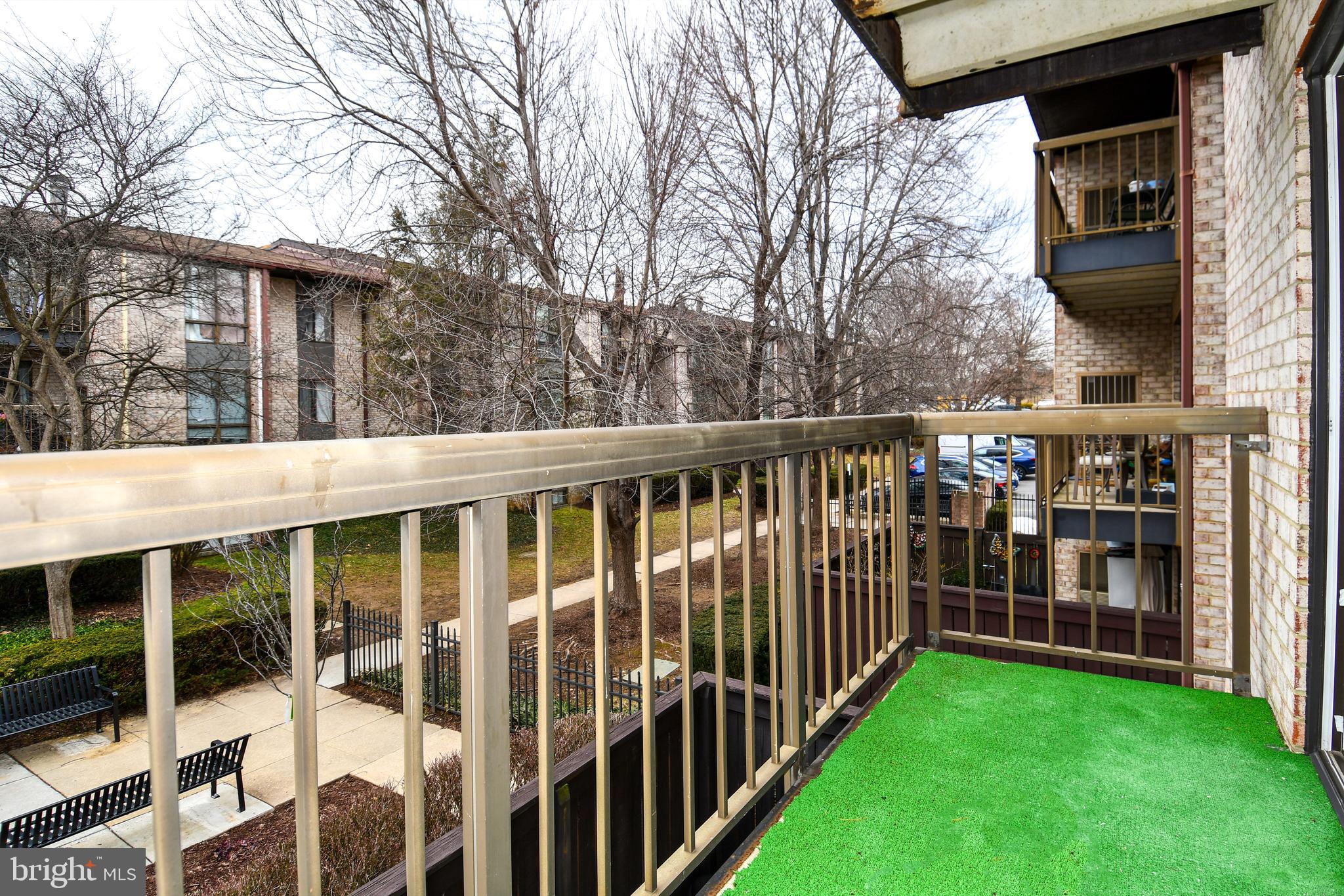 CENTER COURT - Residential