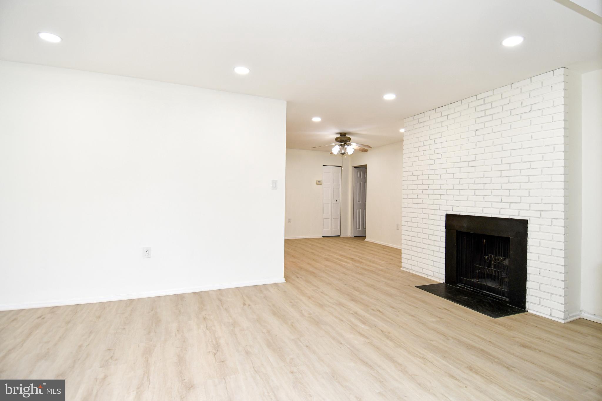 CENTER COURT - Residential