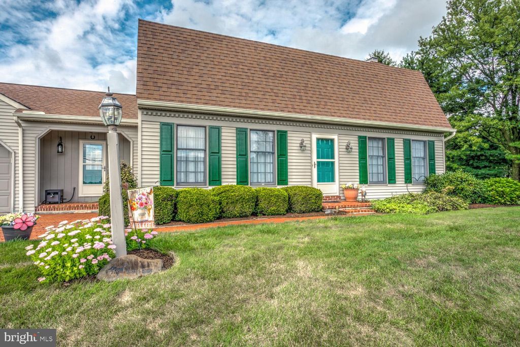 Photo of 534 Oak Lane, Lititz, PA 17543 (MLS # PALA2040782)