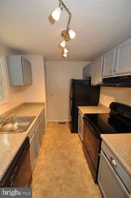 VILLAGE OF OWEN BROWN - Residential Lease