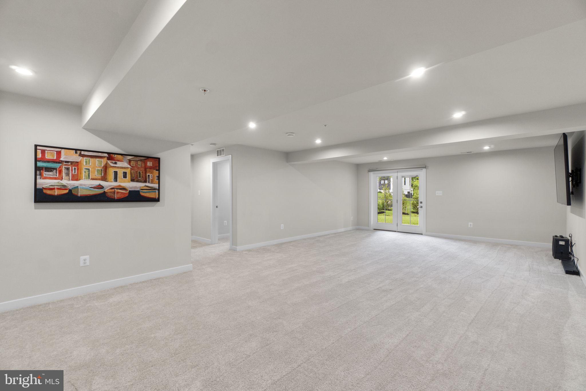 LAKE LINGANORE - Residential