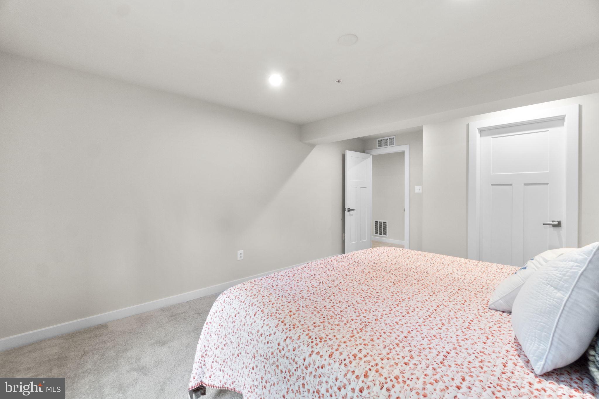 LAKE LINGANORE - Residential