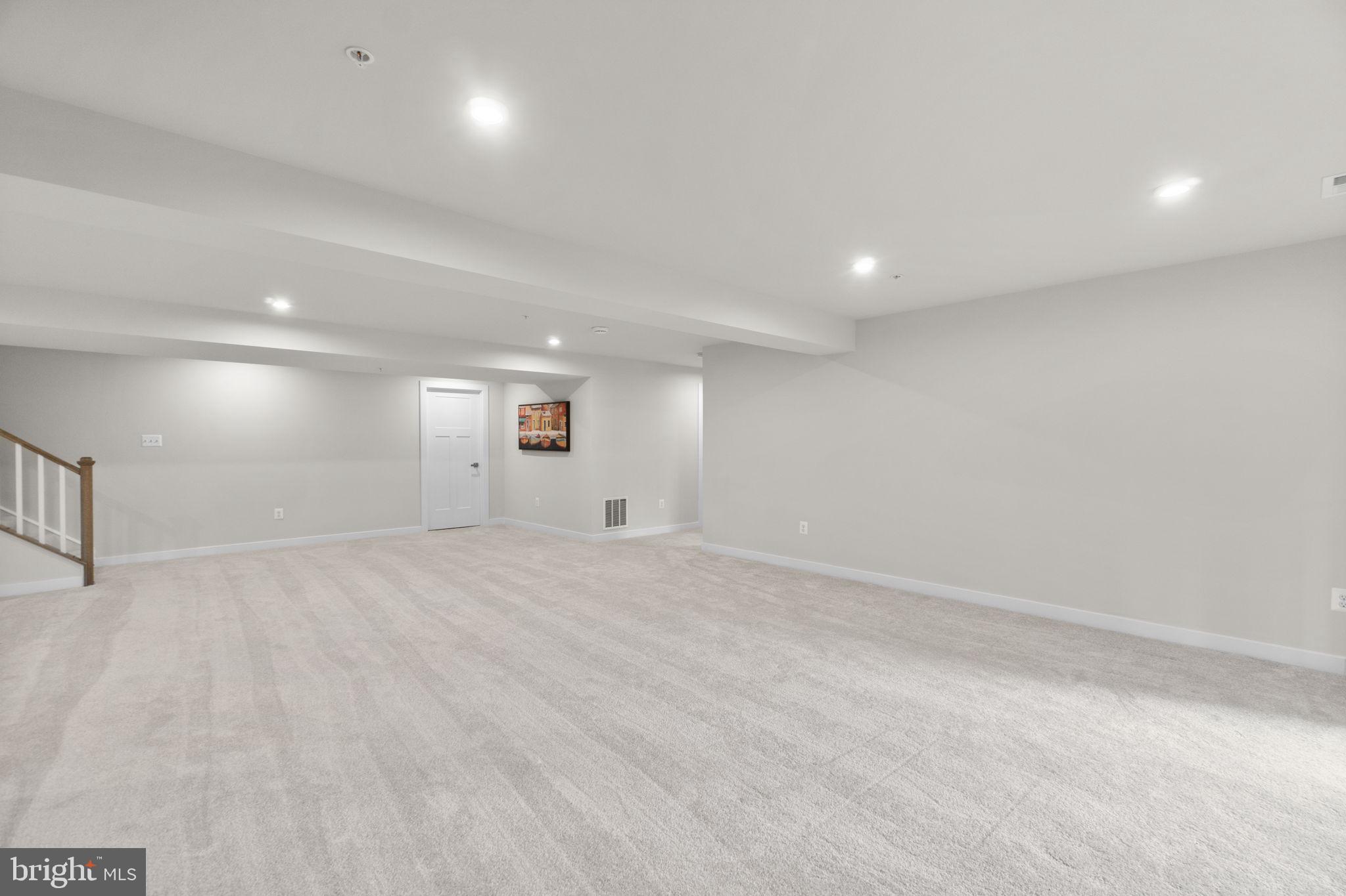 LAKE LINGANORE - Residential