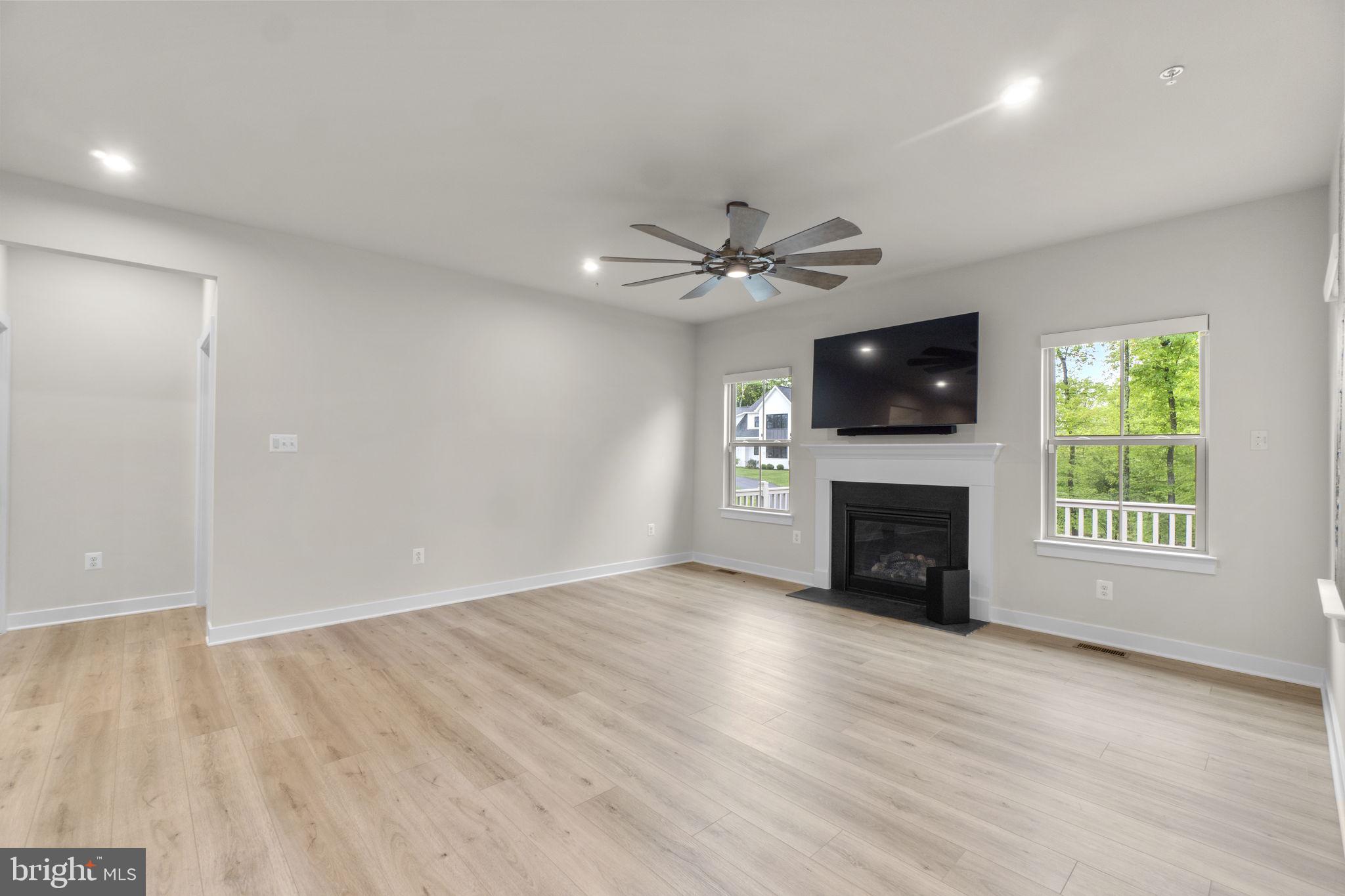LAKE LINGANORE - Residential