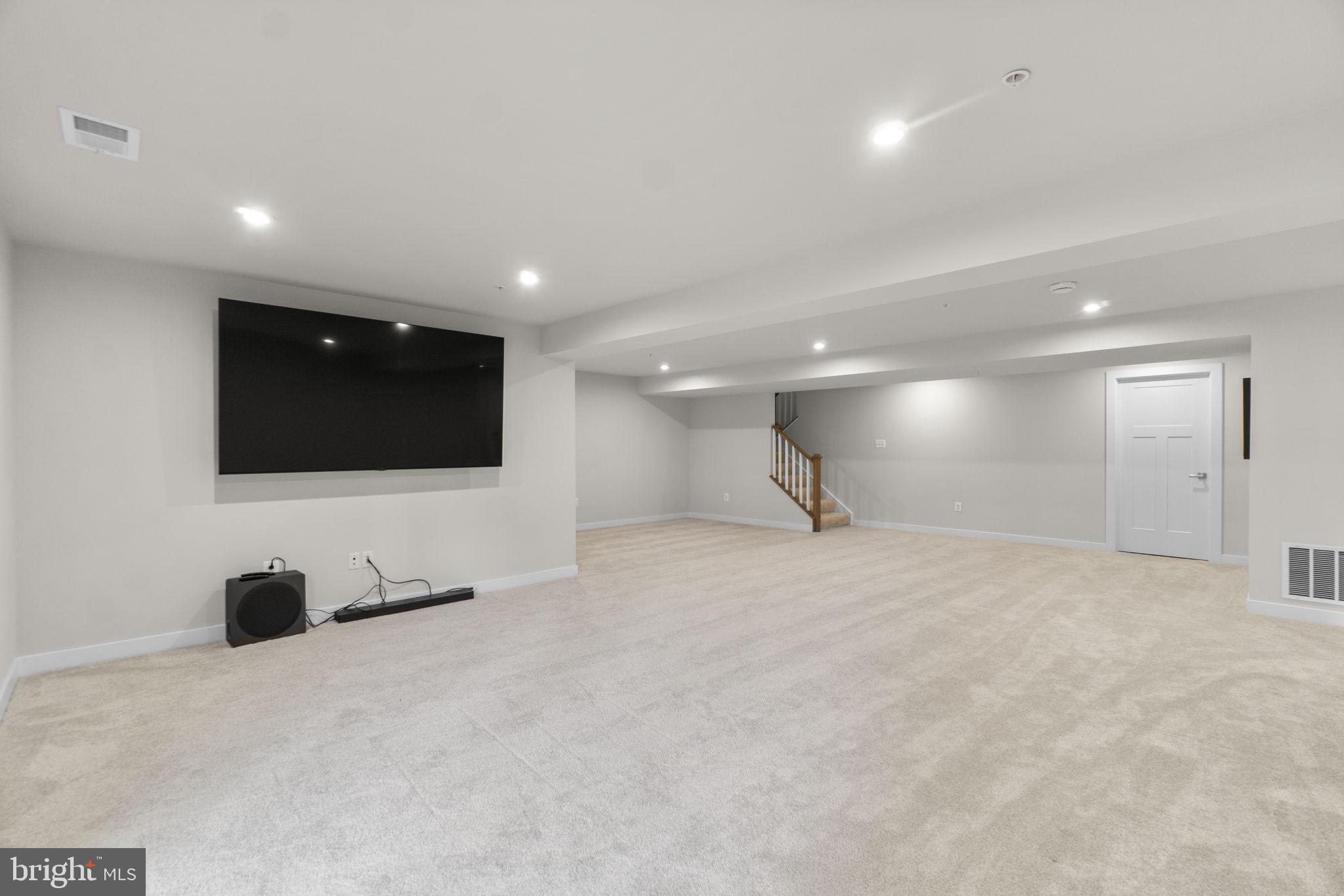 LAKE LINGANORE - Residential
