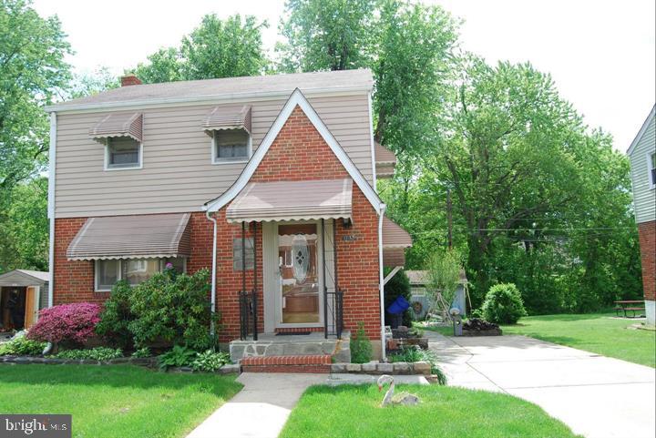 Photos and detailed remarks coming soon.
Get a jump on the competition by showing this quality home in an excellent neighborhood!
Seller moving, please excuse boxes, etc..