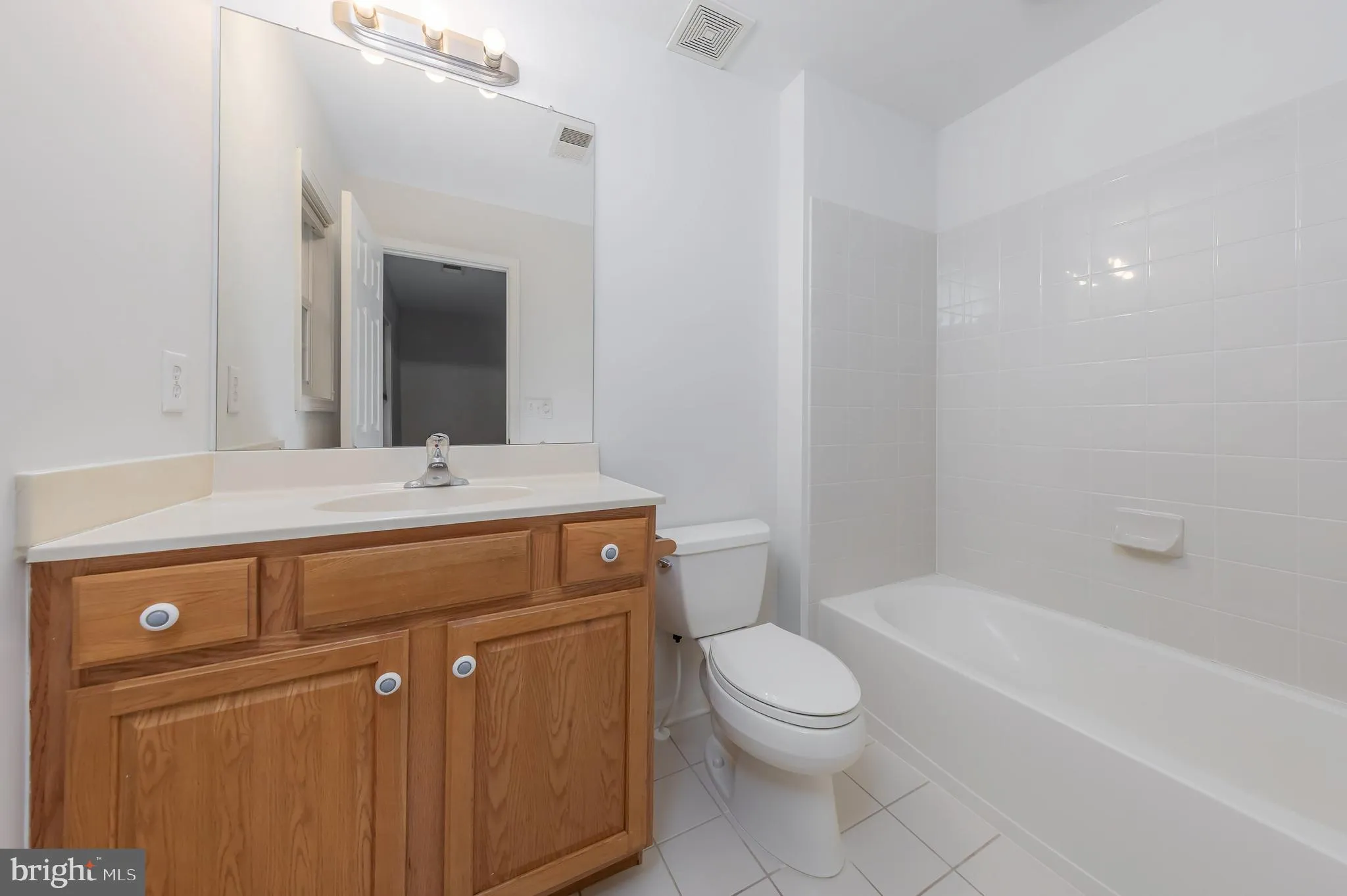 Elmer, New Jersey 08318, United States, 4 Bedrooms Bedrooms, ,4 BathroomsBathrooms,Residential,Active,96048