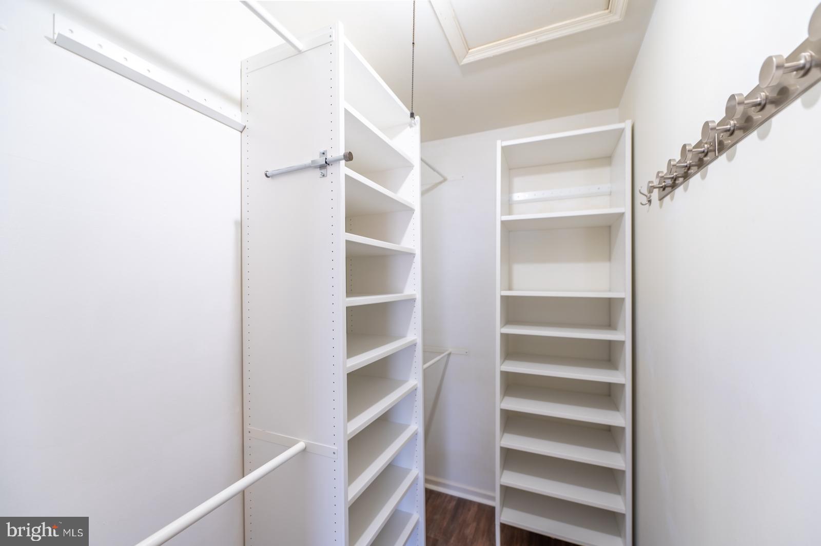 TRENT MANOR - Residential