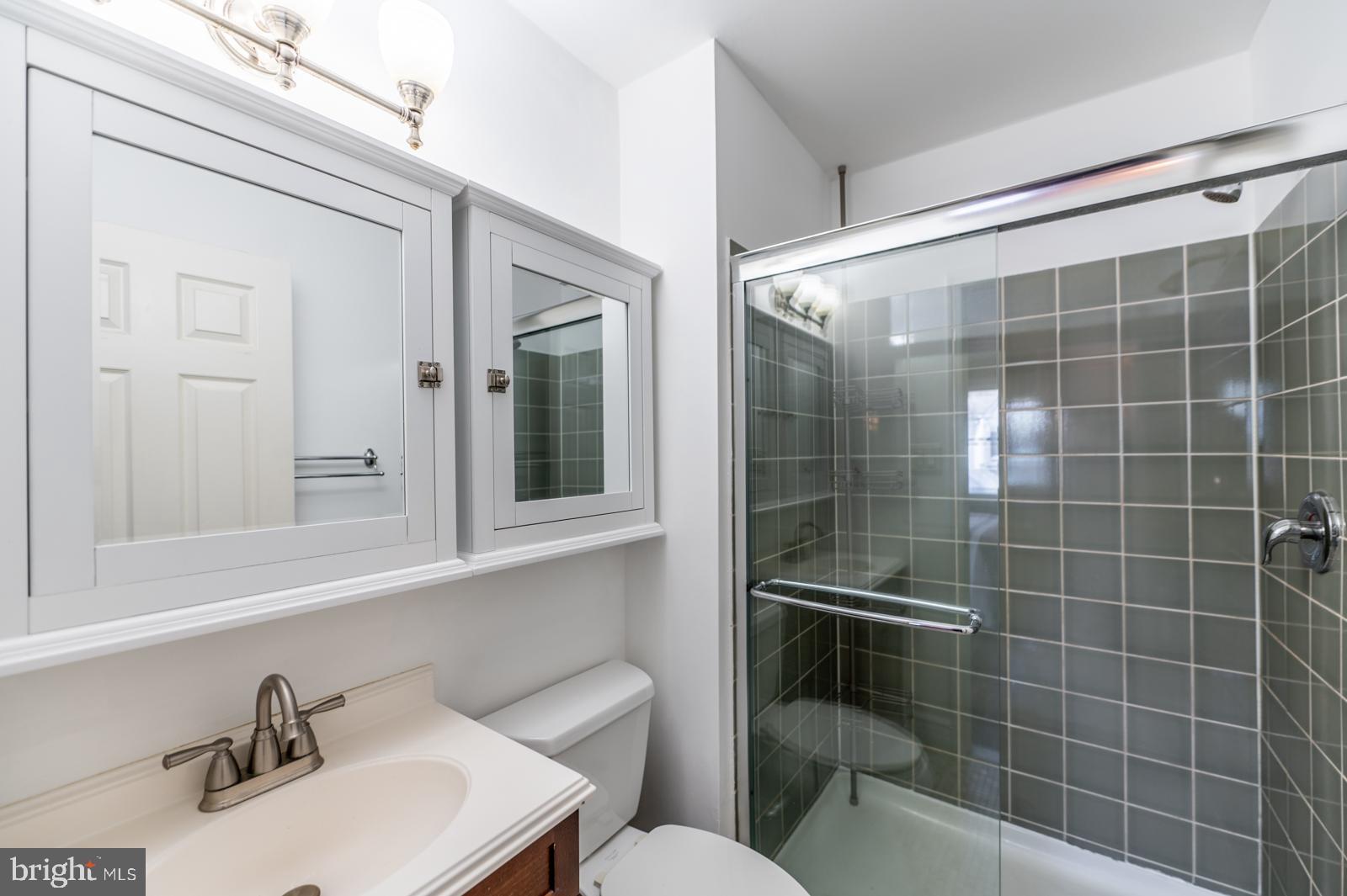 TRENT MANOR - Residential