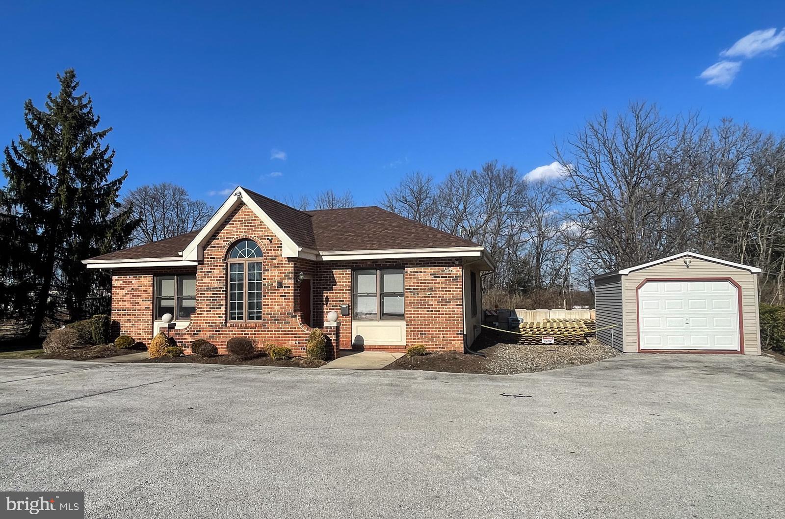 TRENT MANOR - Residential