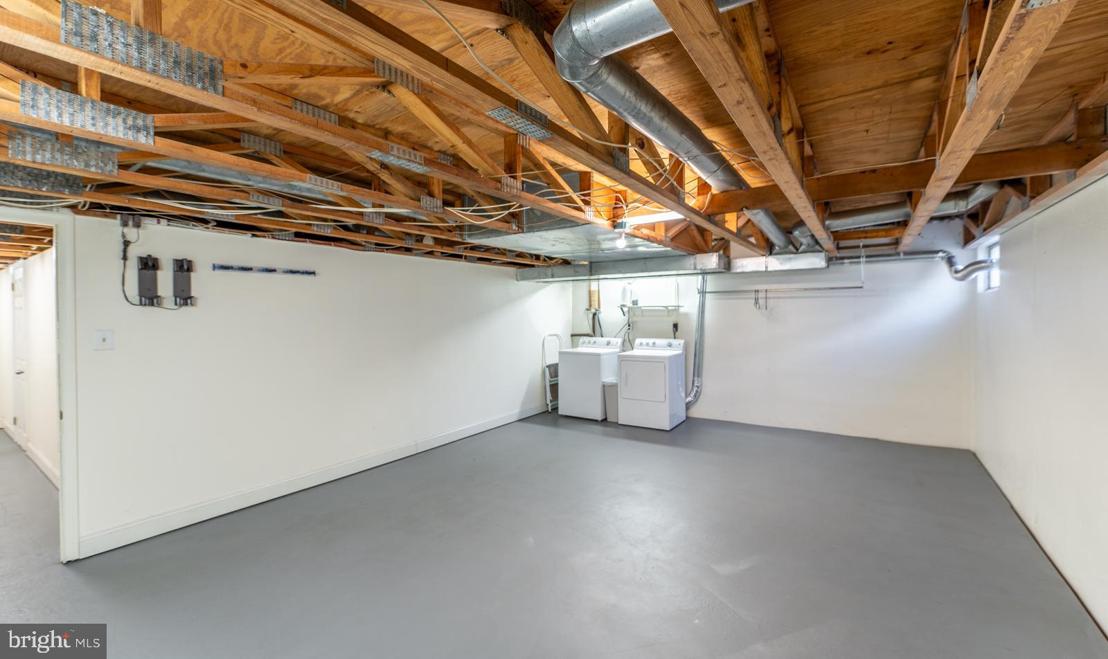 TRENT MANOR - Residential