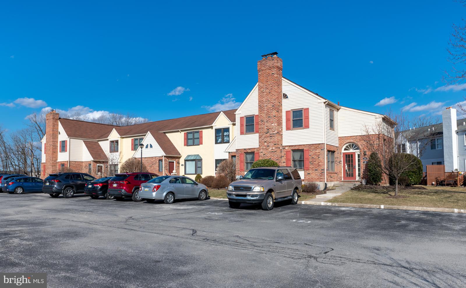 TRENT MANOR - Residential