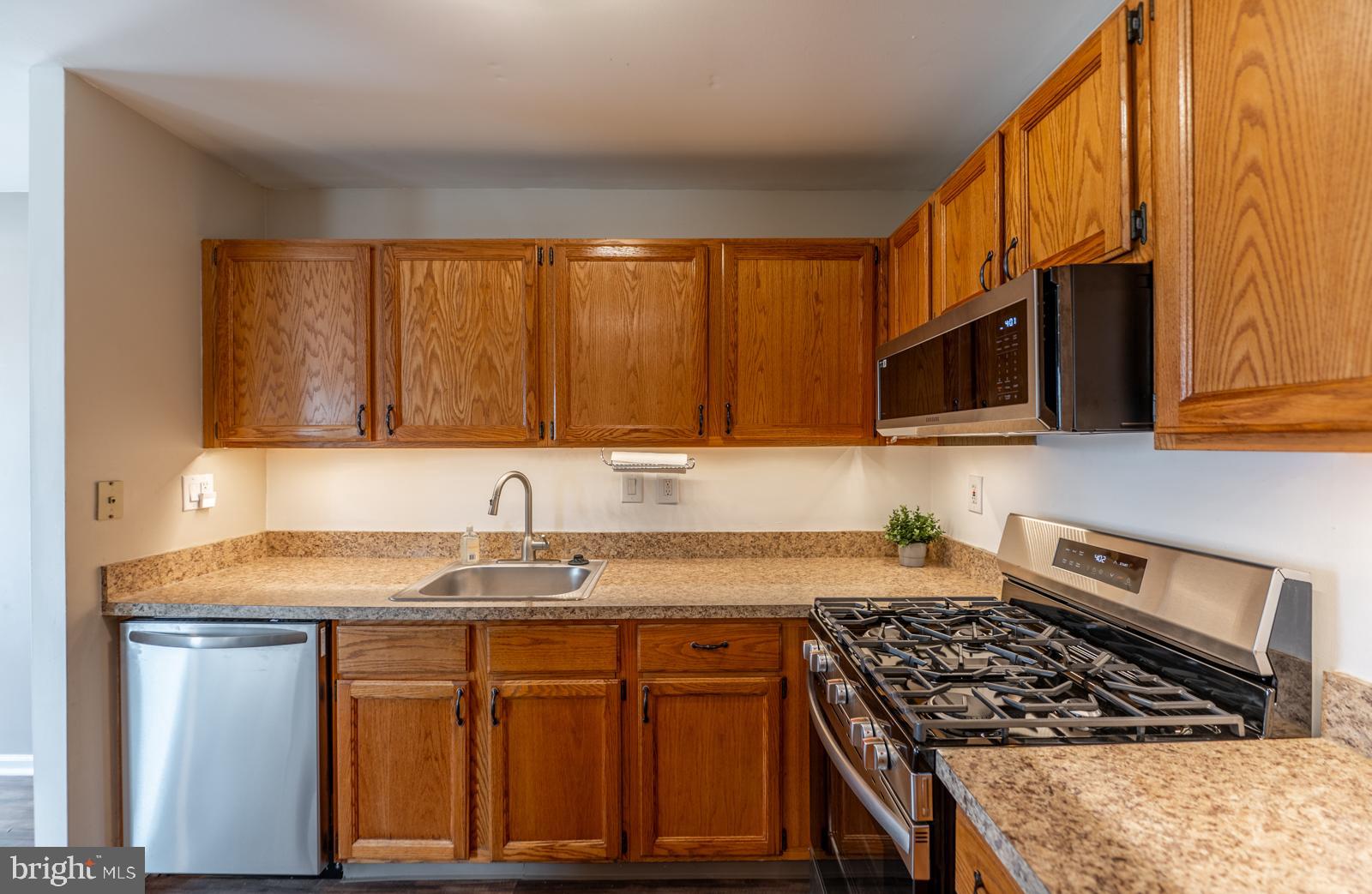 TRENT MANOR - Residential