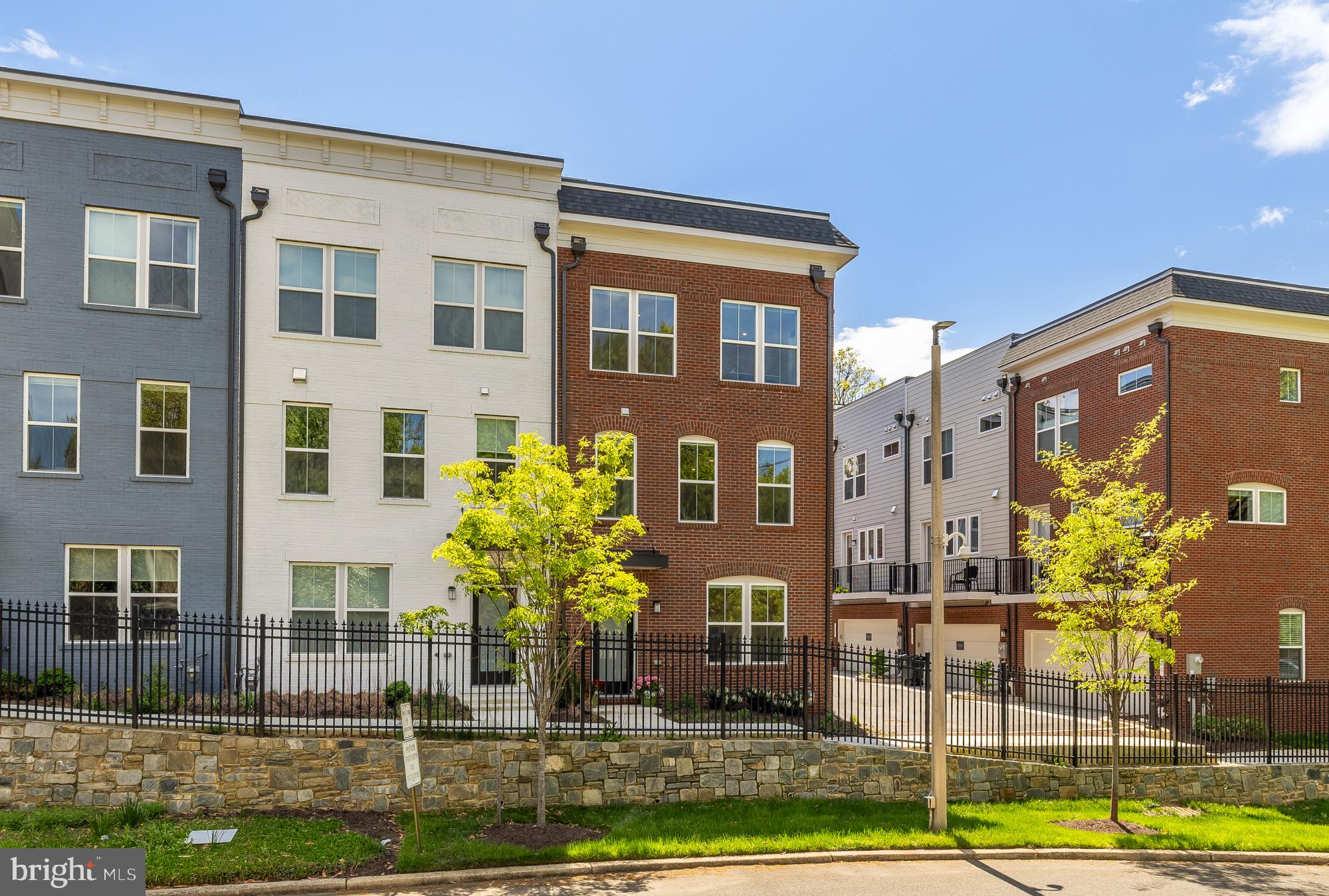 452 ALTEZZA DRIVE NE