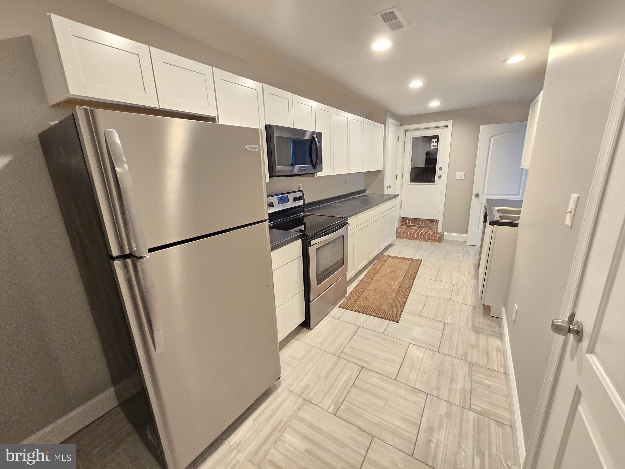 JOSEPH LEE - Residential Lease