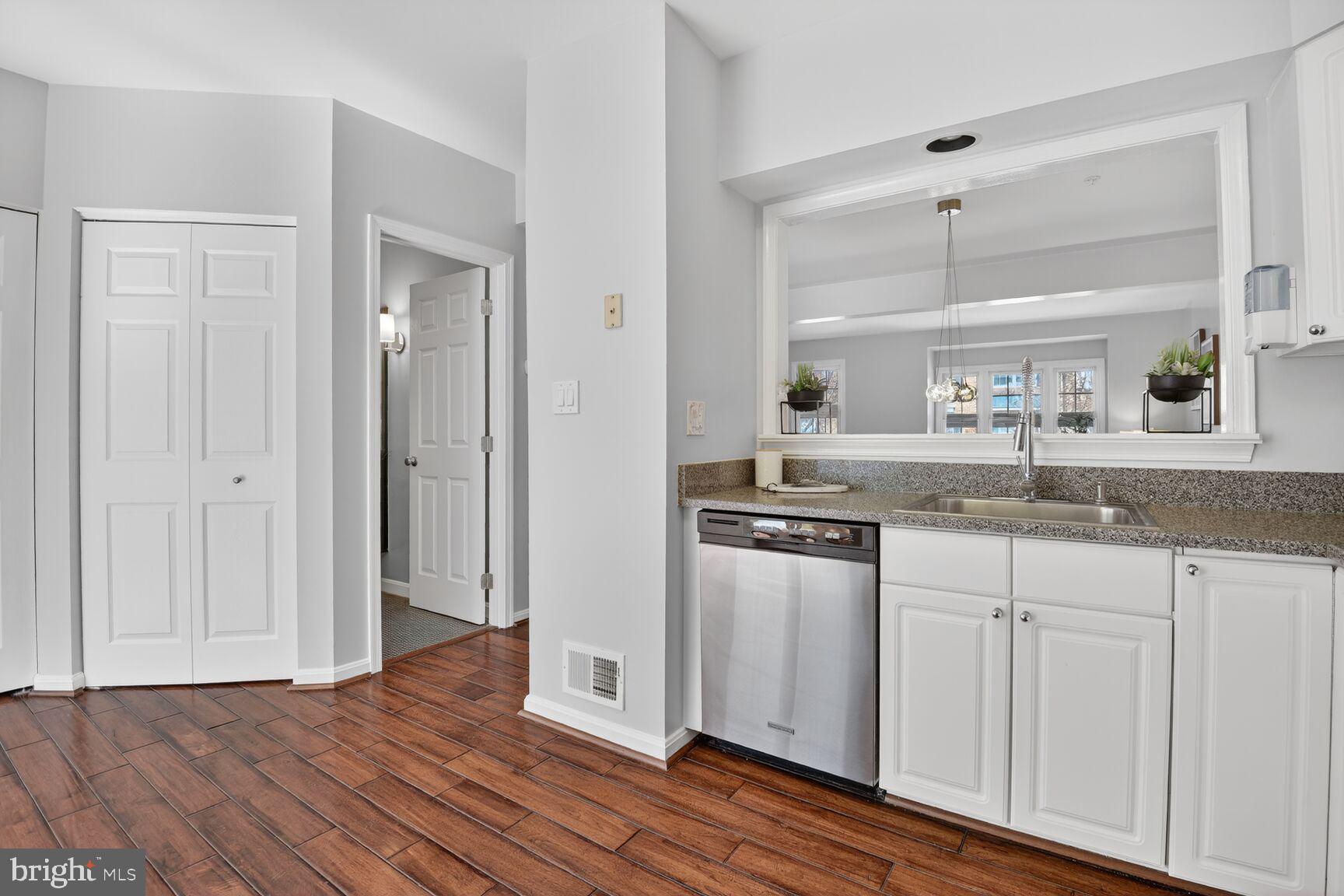 WHITLEY PARK CONDOMINIUM - Residential